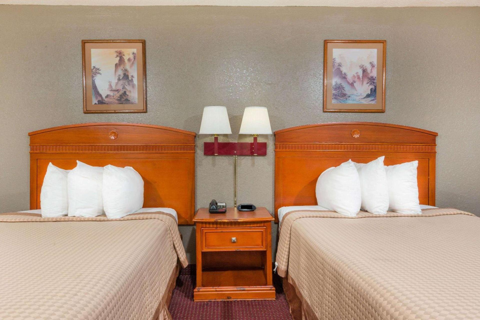 Days Inn by Wyndham Paintsville photo 6