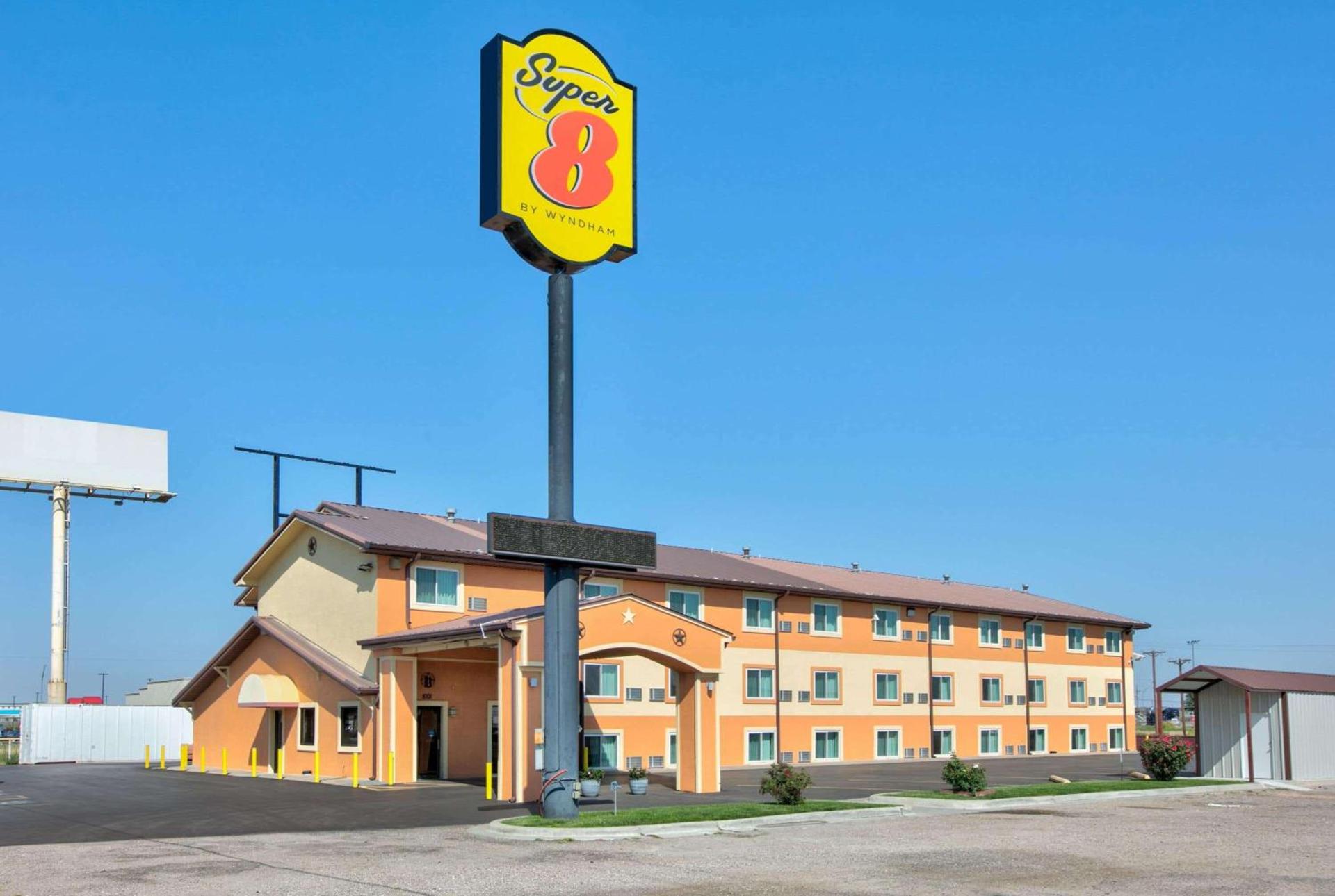 Super 8 by Wyndham Amarillo photo 3