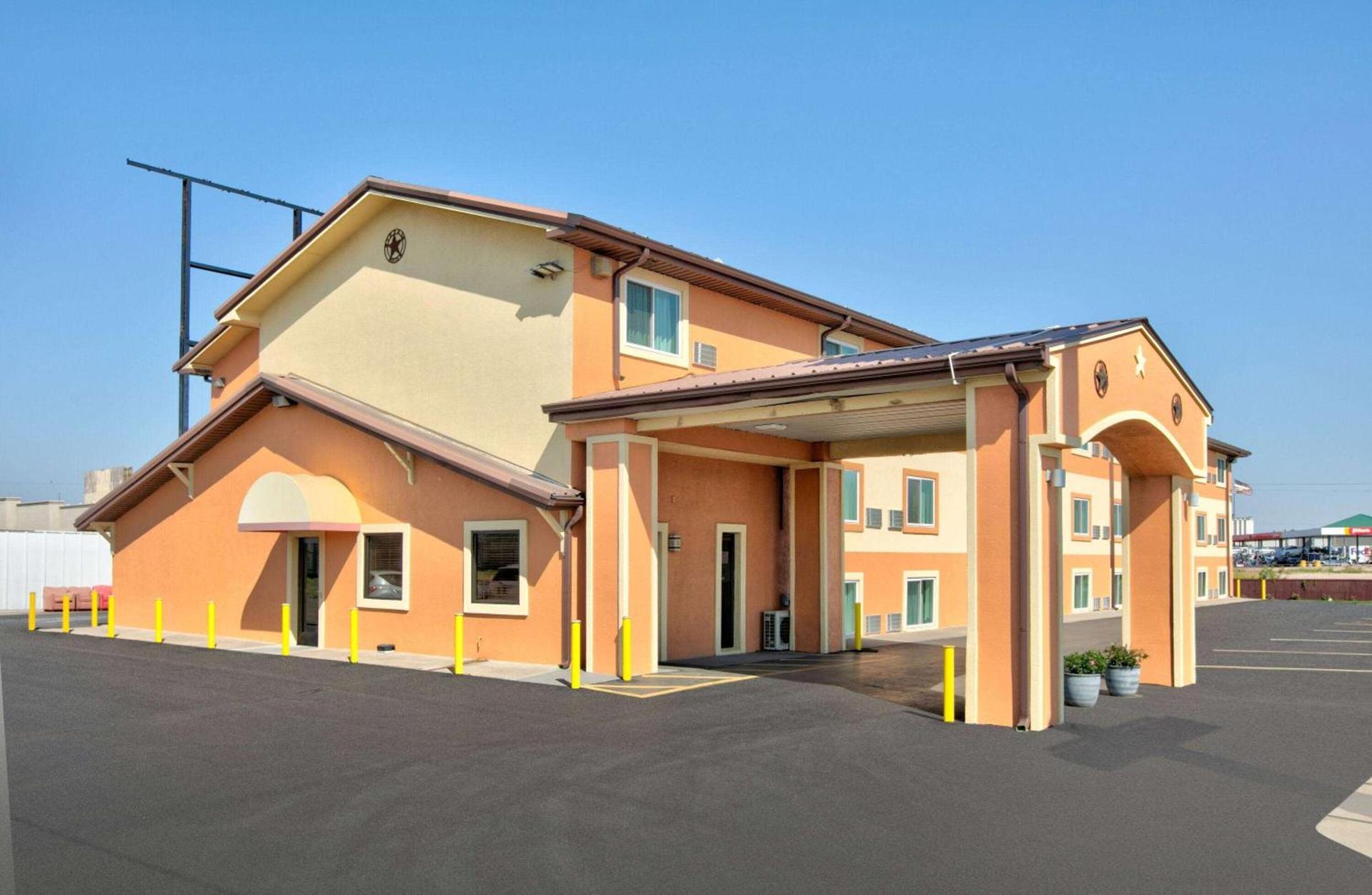 Super 8 by Wyndham Amarillo photo 4