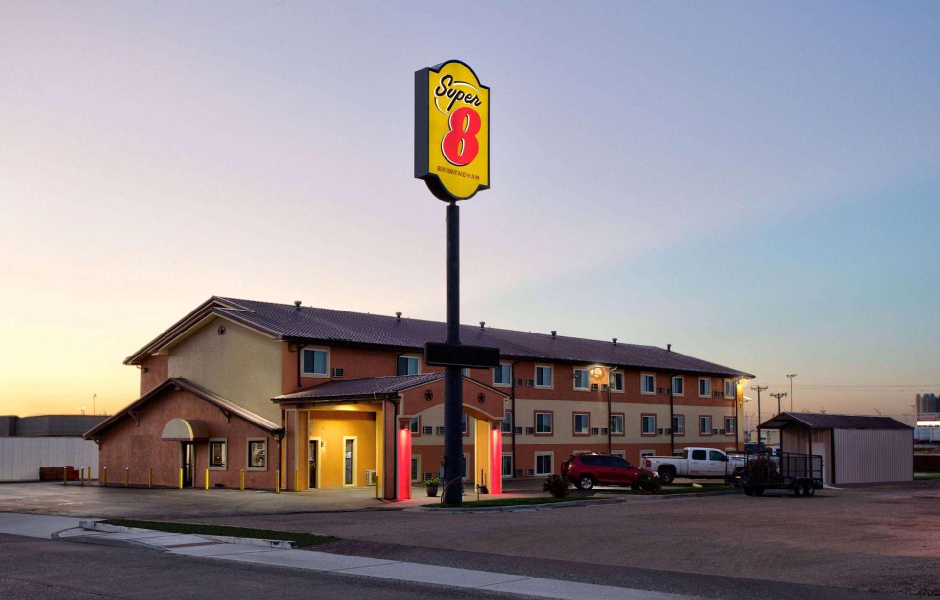 Super 8 by Wyndham Amarillo photo 1