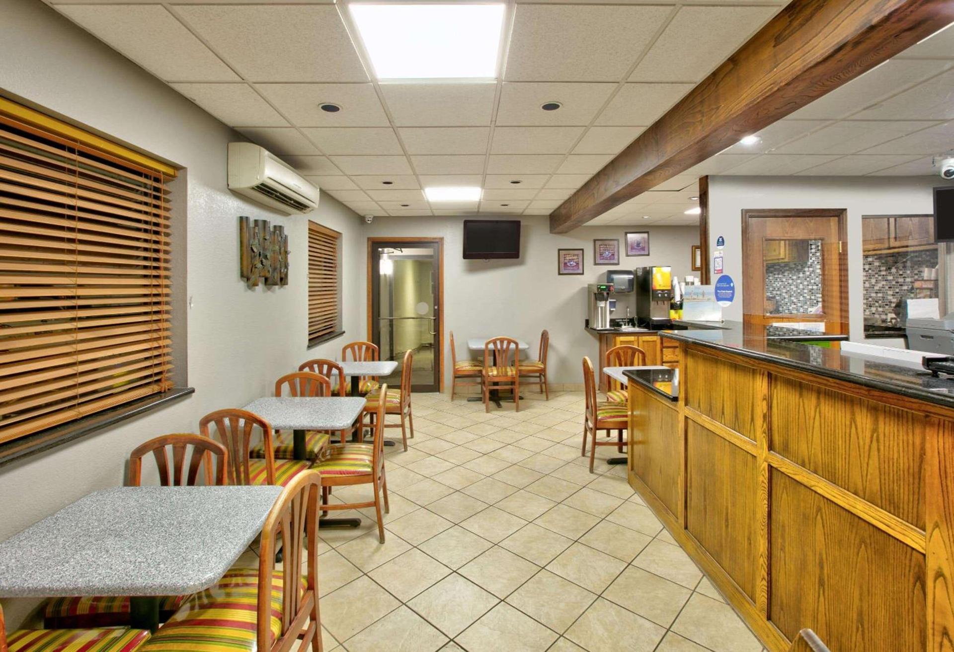 Super 8 by Wyndham Amarillo photo 6