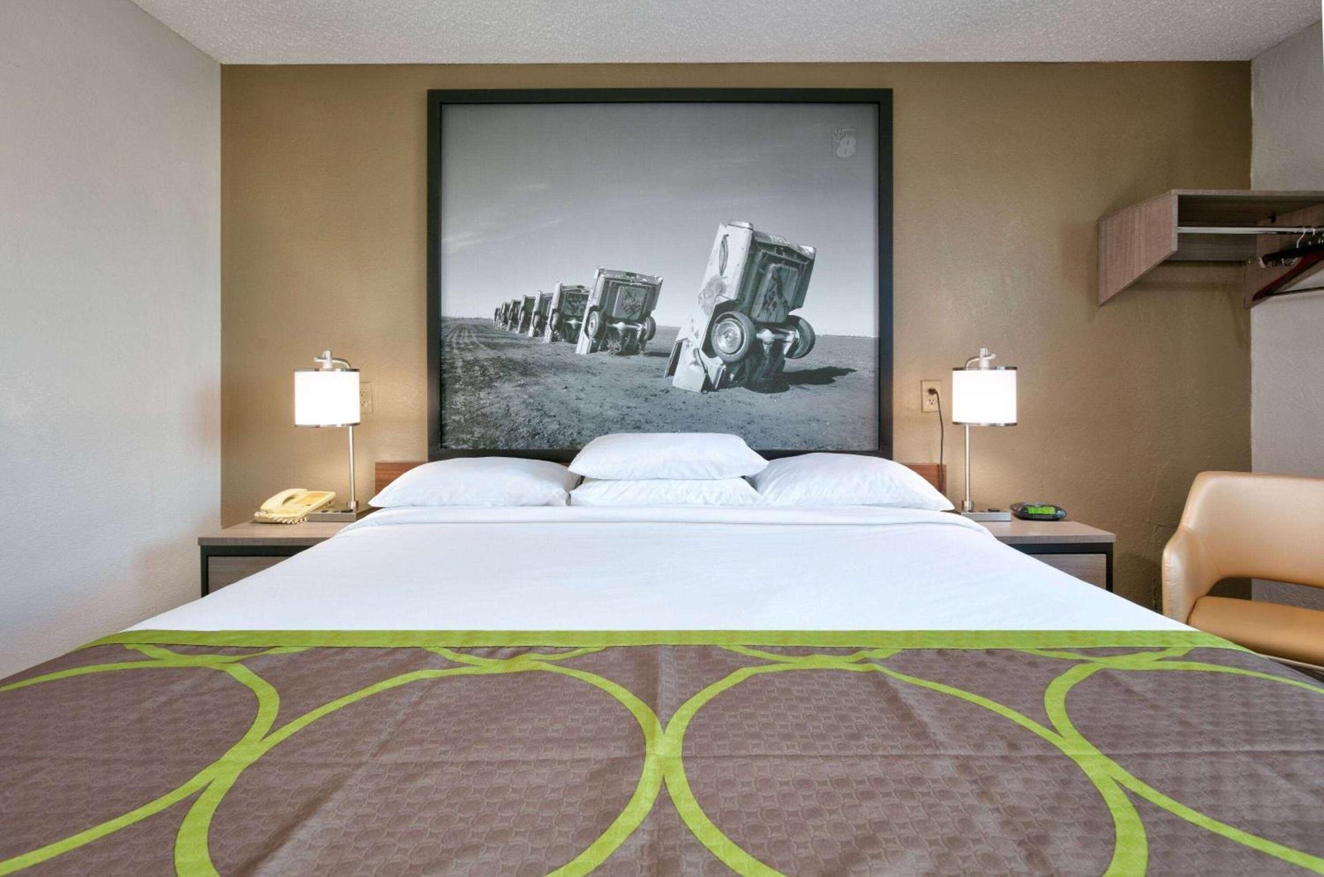 Super 8 by Wyndham Amarillo photo 9