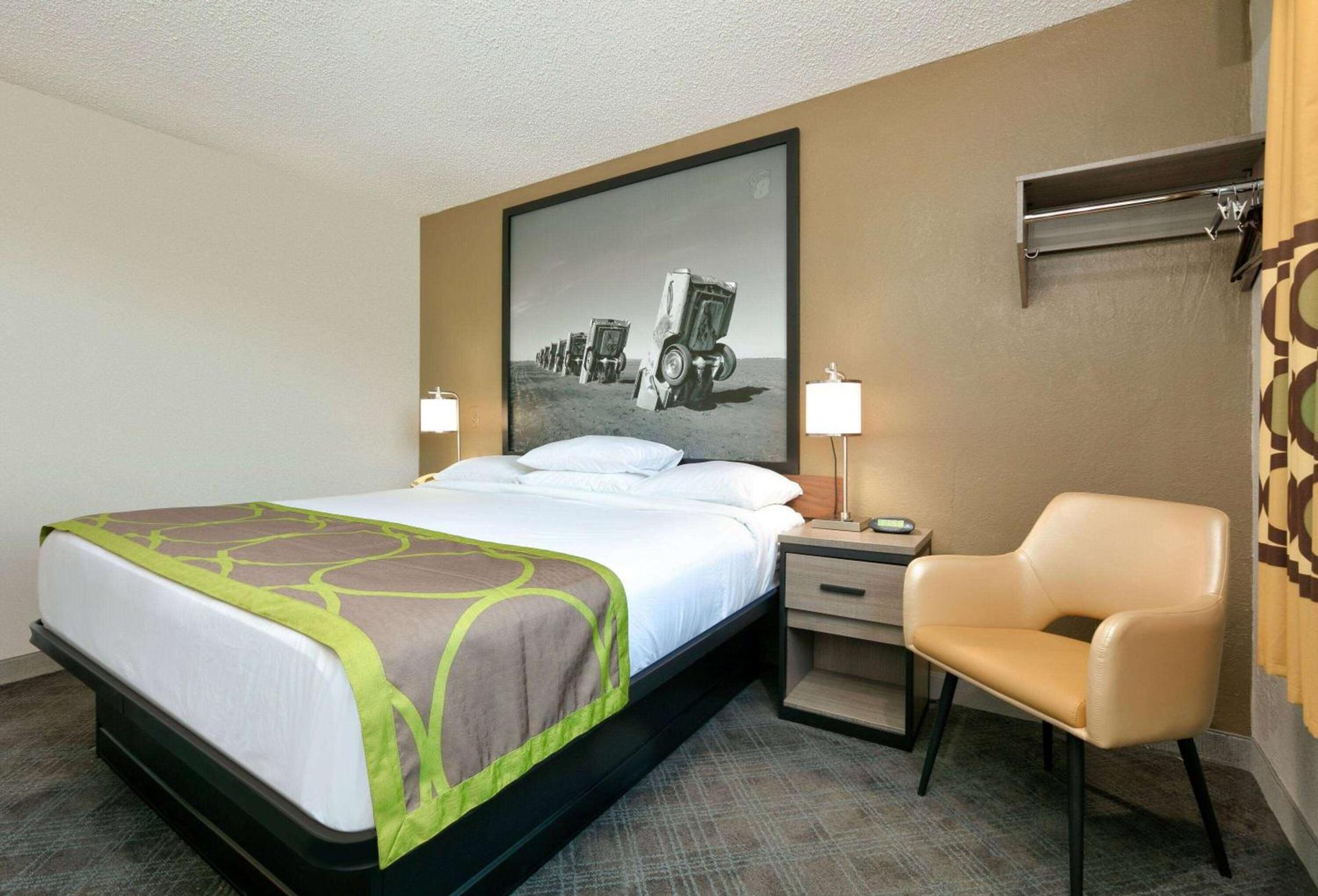 Super 8 by Wyndham Amarillo photo 10