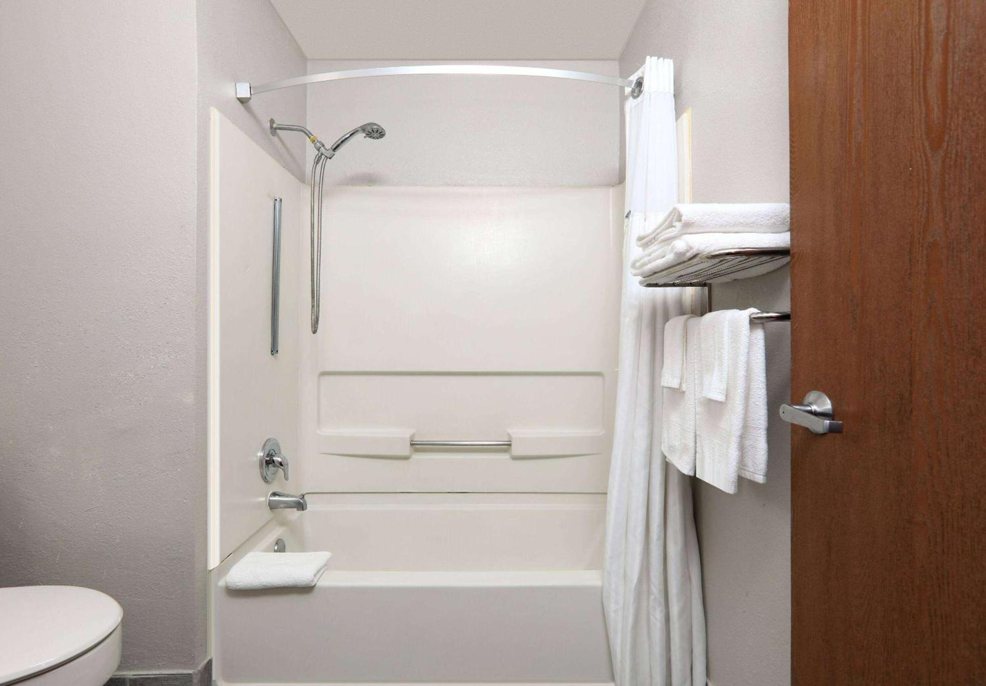 Super 8 by Wyndham Amarillo photo 12