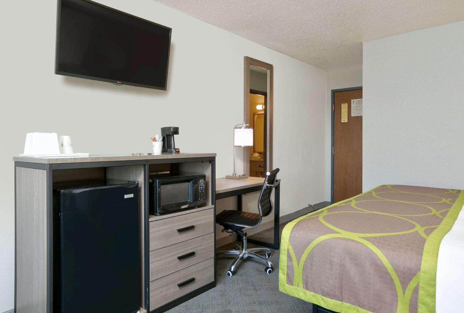 Super 8 by Wyndham Amarillo photo 18