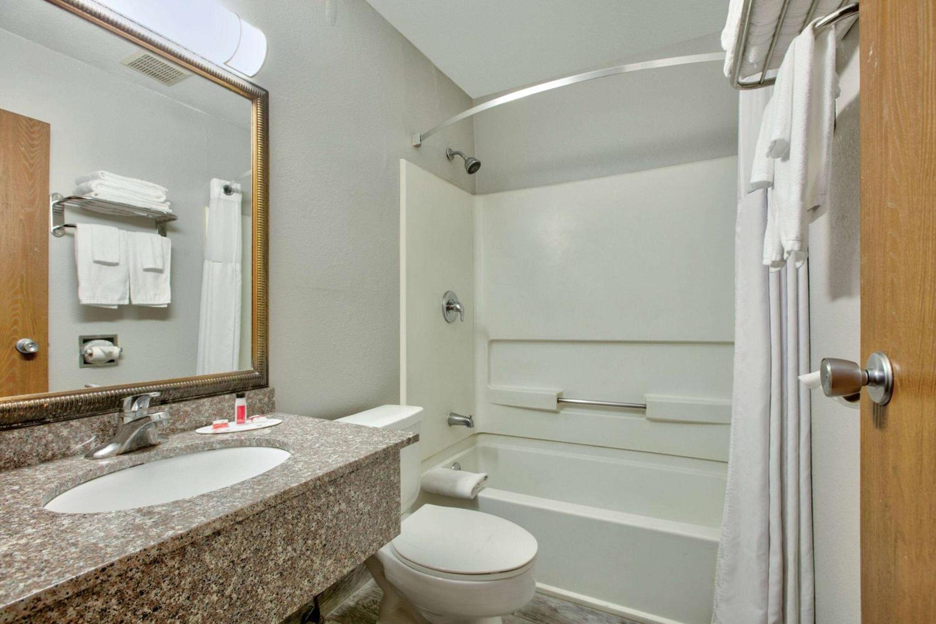 Super 8 by Wyndham Amarillo photo 21