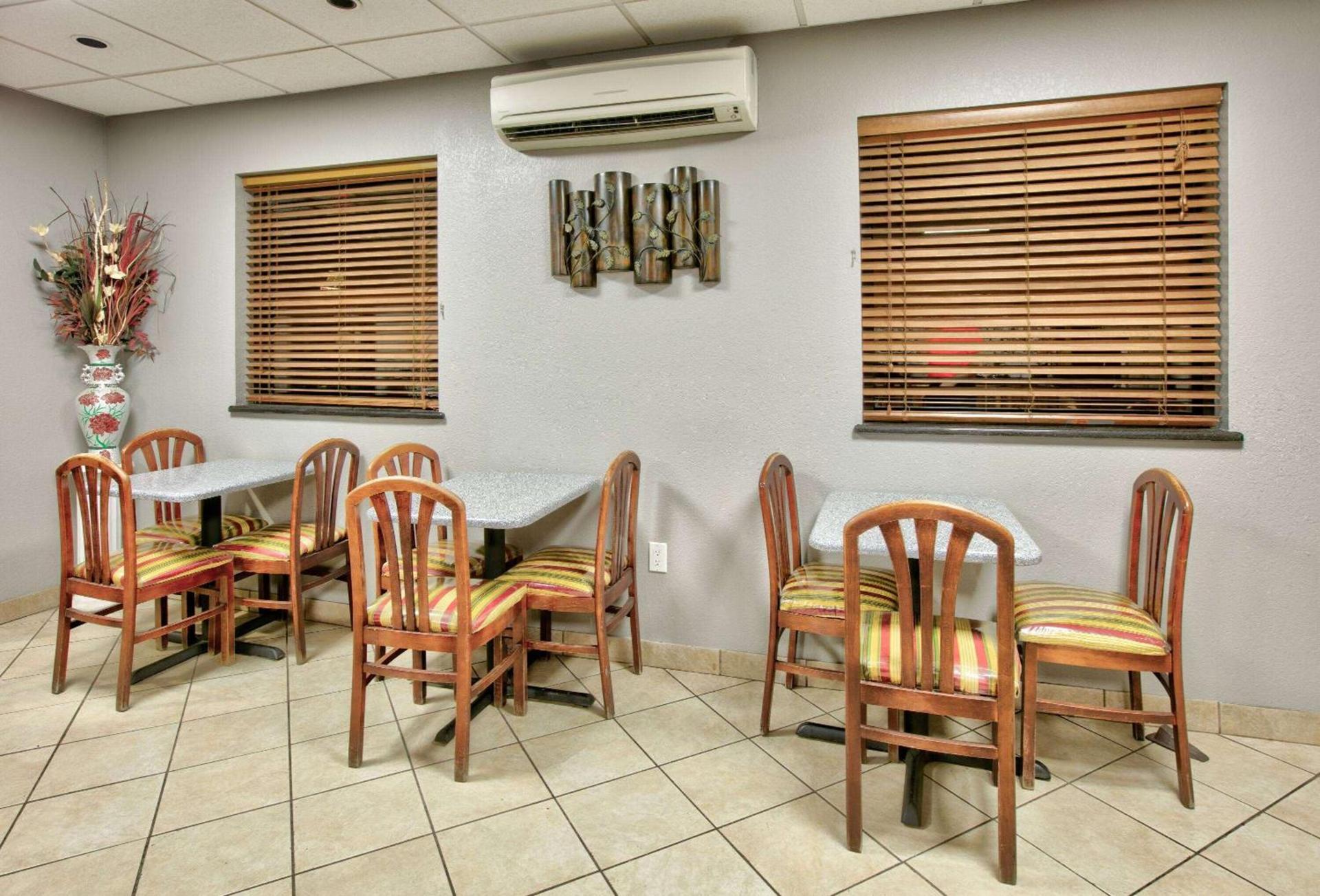 Super 8 by Wyndham Amarillo photo 27