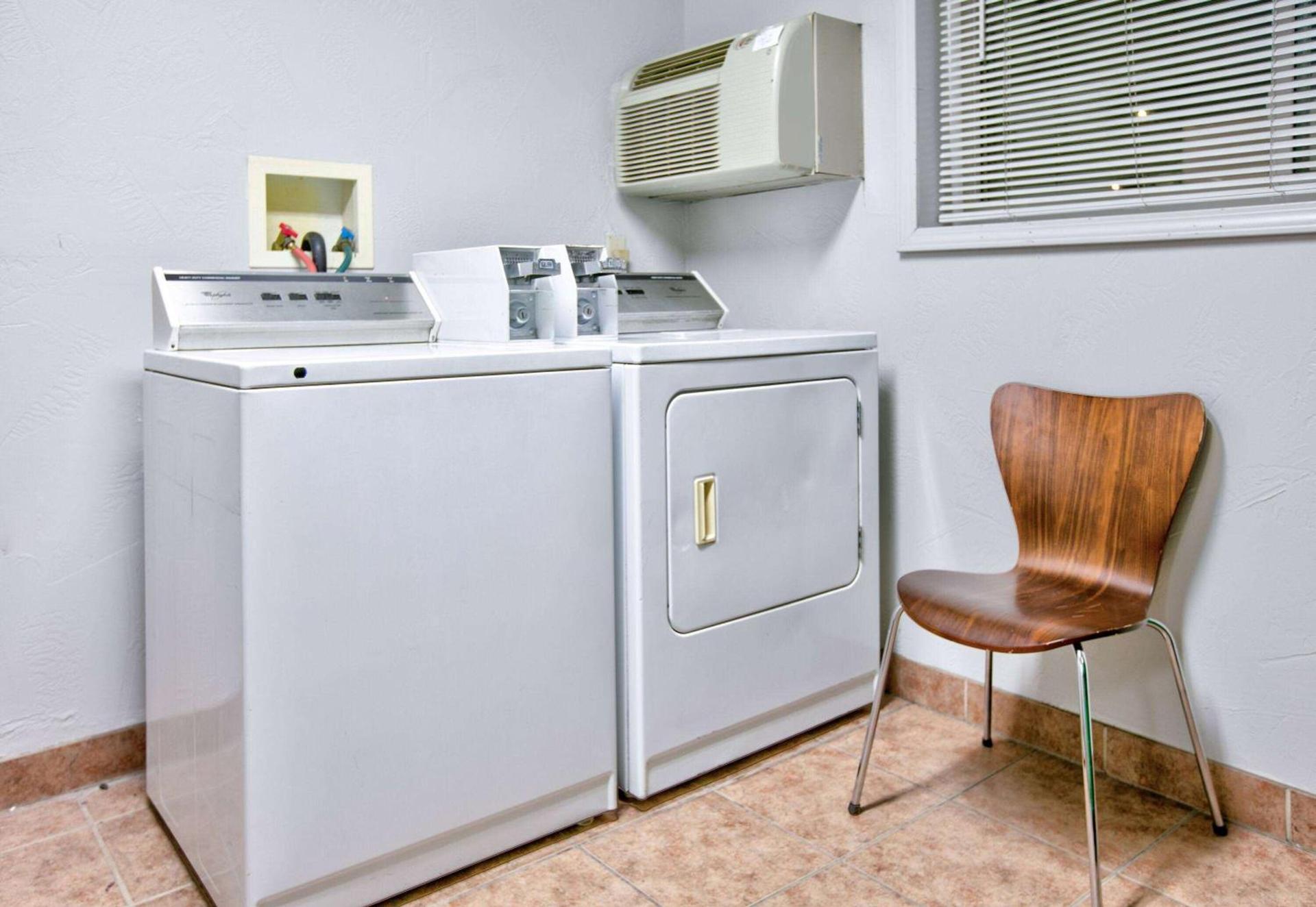 Super 8 by Wyndham Amarillo photo 28