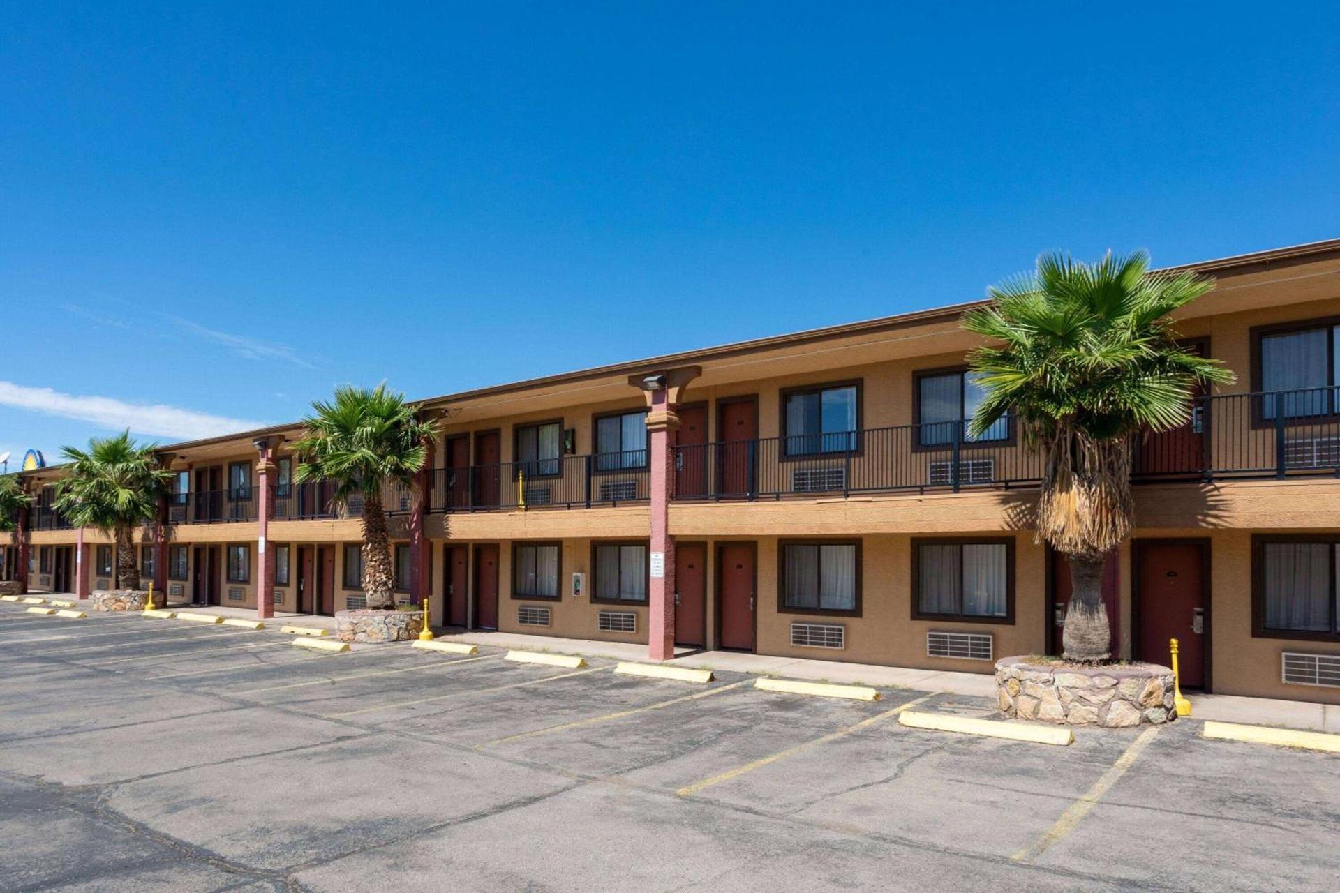Days Inn by Wyndham Alamogordo White Sands photo 2
