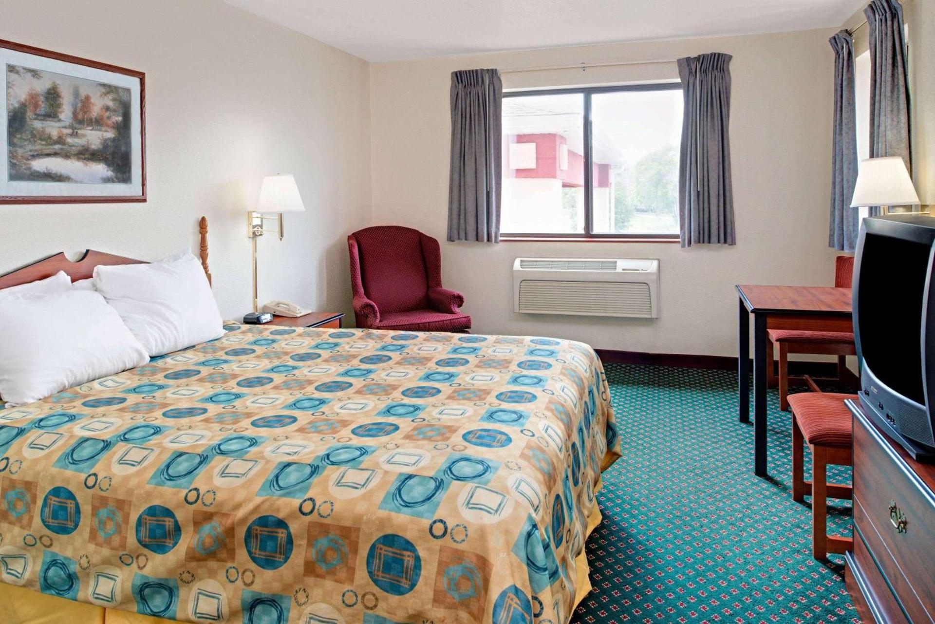 Super 8 by Wyndham Omaha Eppley Airport/Carter Lake photo 5