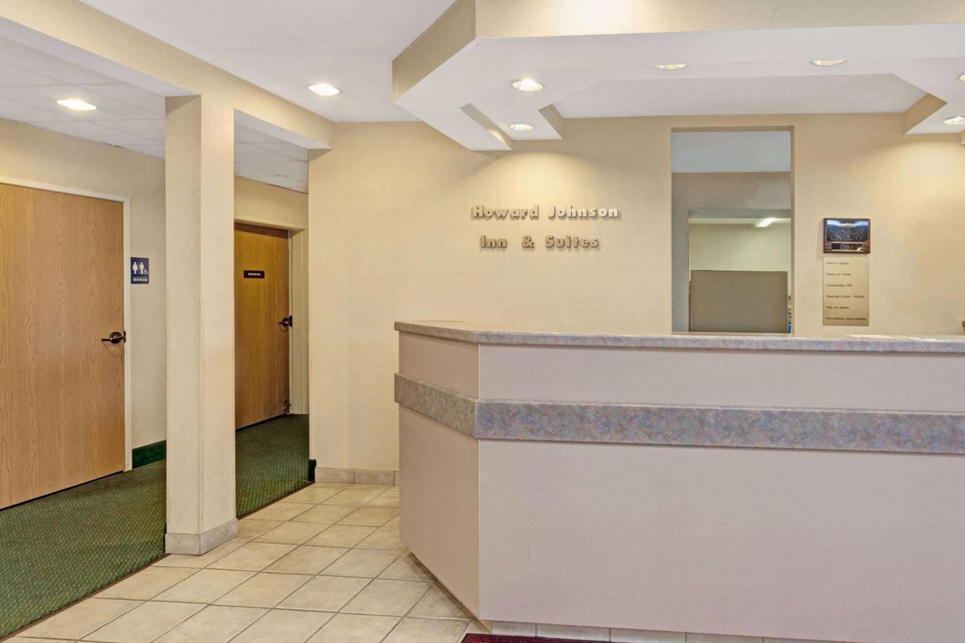 Red Lion Inn & Suites Elk Grove Village photo 2