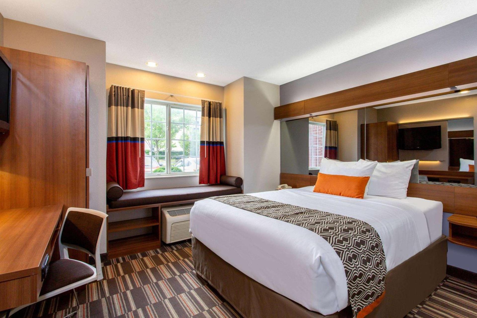 Microtel Inn & Suites by Wyndham Philadelphia Airport photo 3