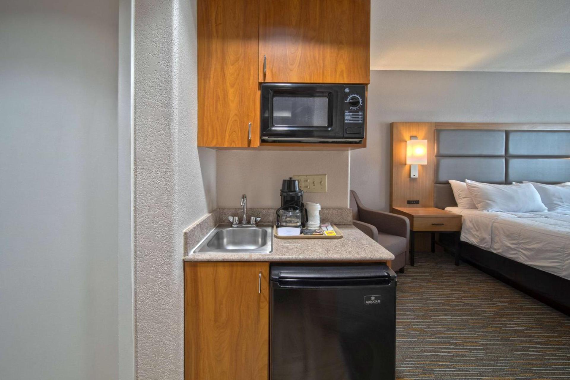 Wingate by Wyndham Houston Bush Intercontinental Airport photo 15