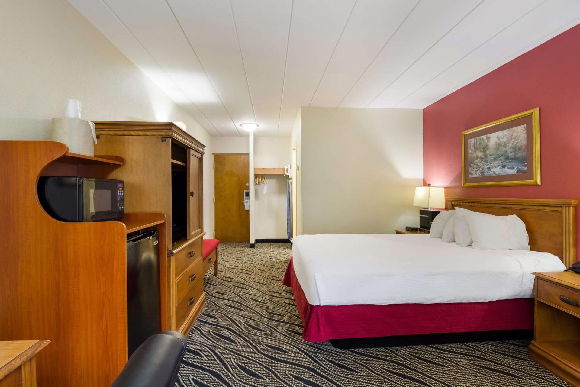Best Western Braddock Inn photo 10