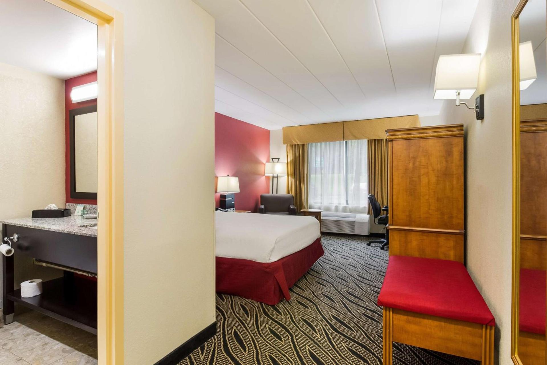 Best Western Braddock Inn photo 11