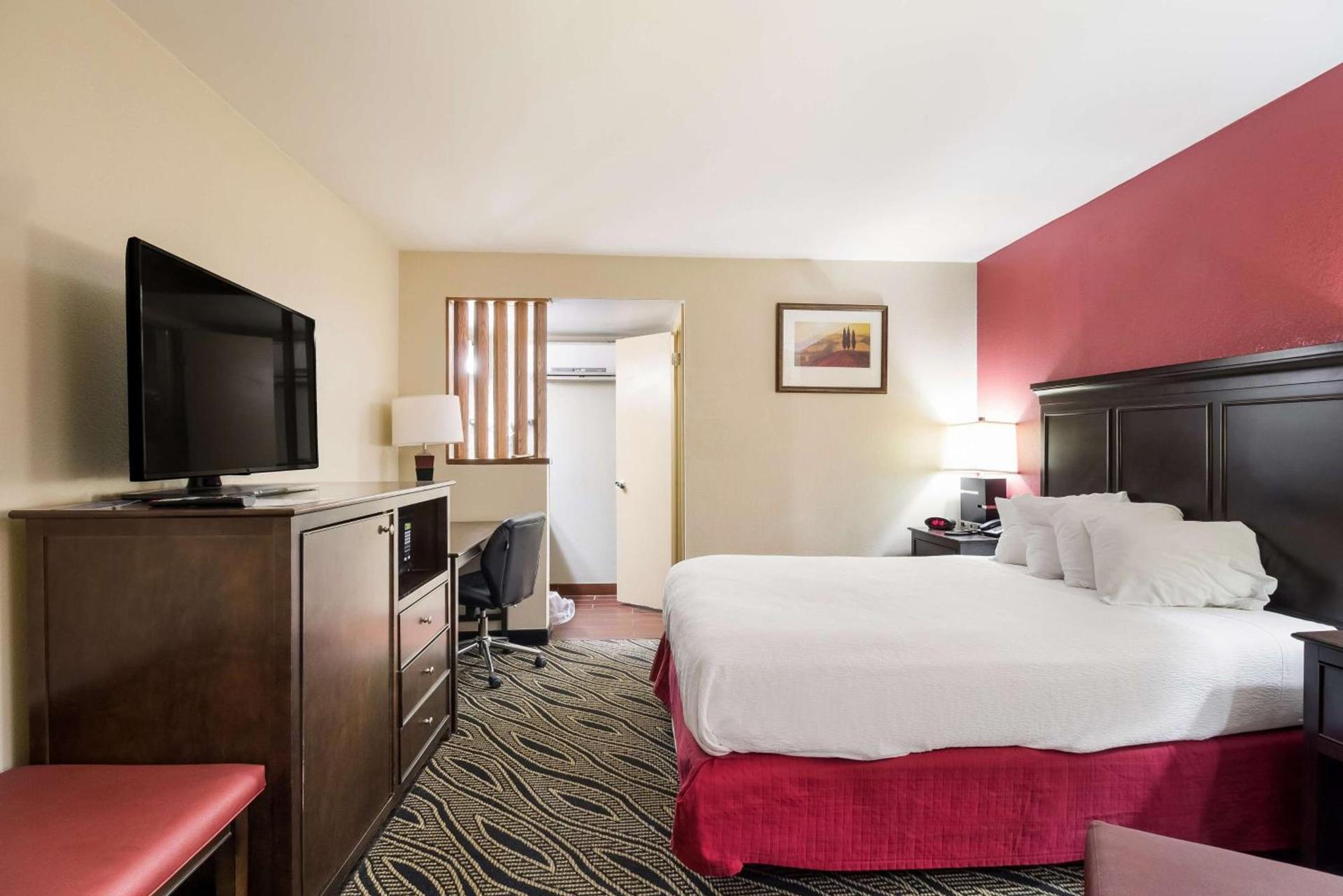 Best Western Braddock Inn photo 17