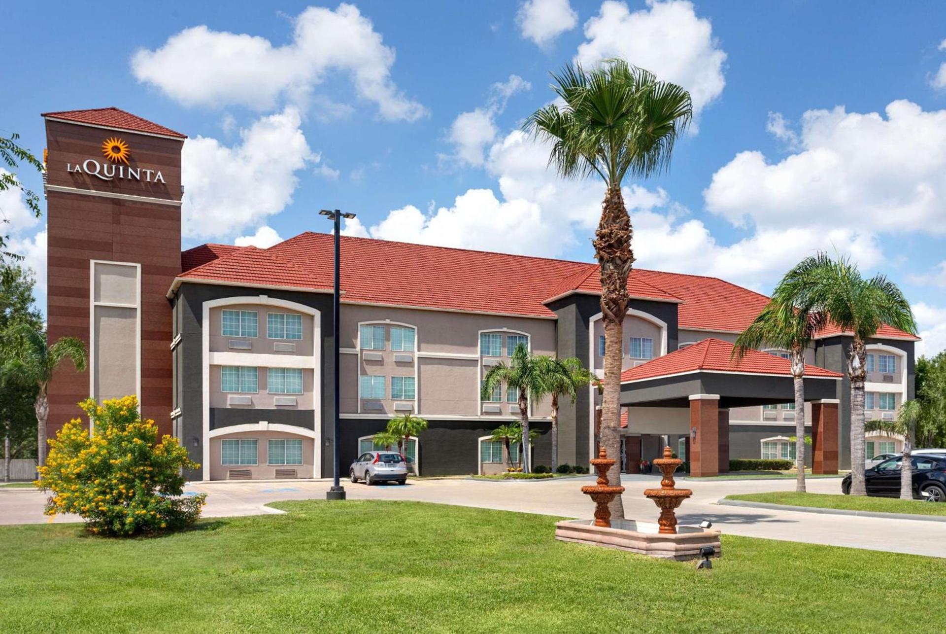 La Quinta by Wyndham Brownsville North photo 3