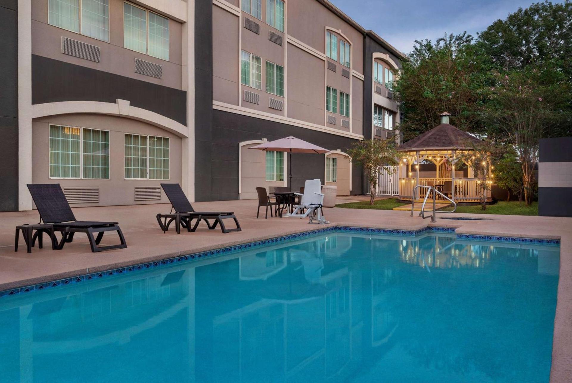 La Quinta by Wyndham Brownsville North photo 10