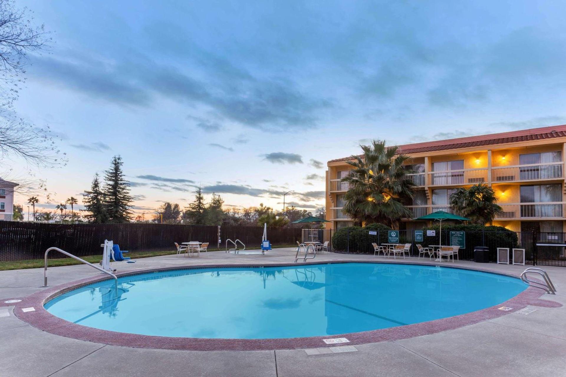 La Quinta by Wyndham Redding photo 3