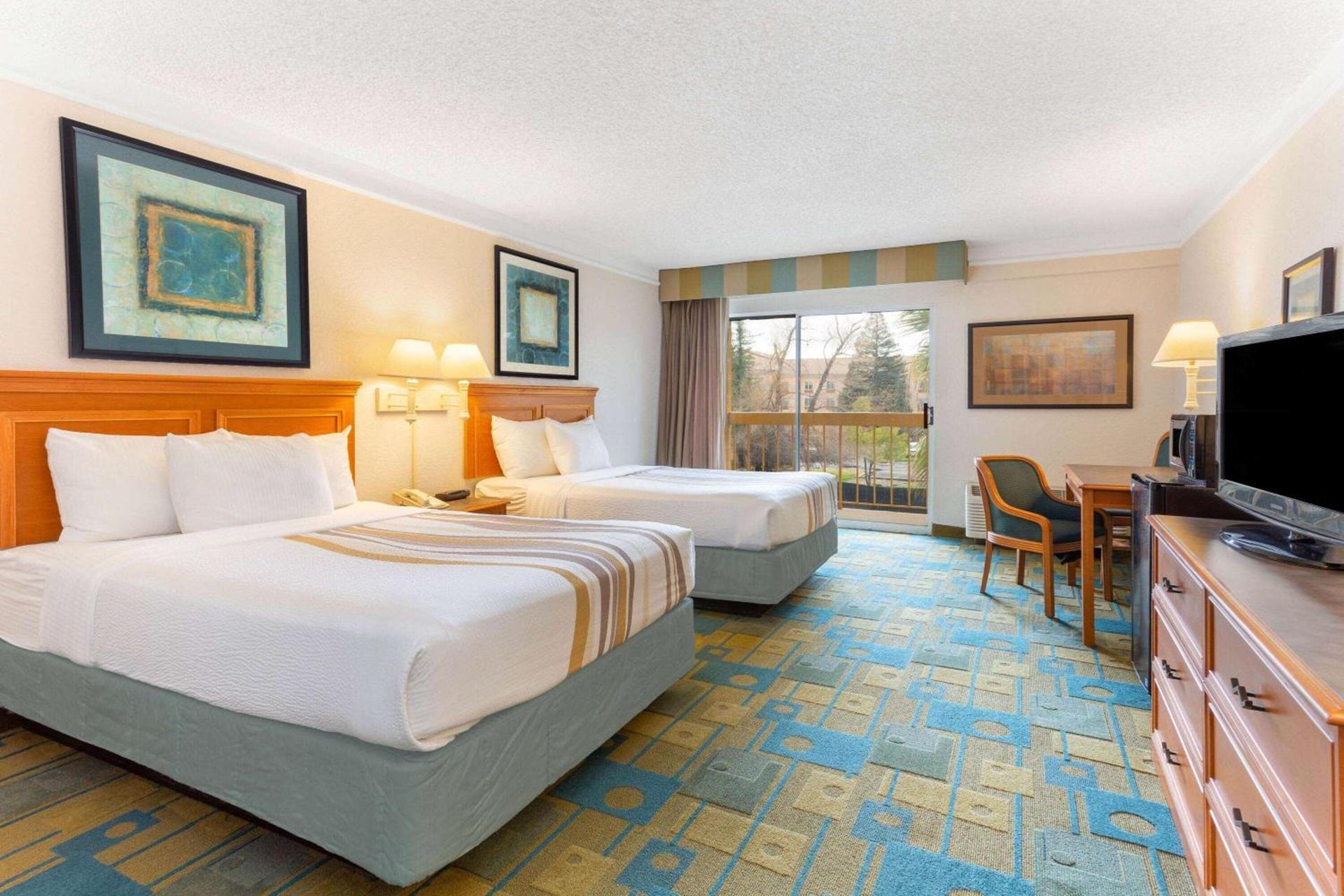 La Quinta by Wyndham Redding photo 25