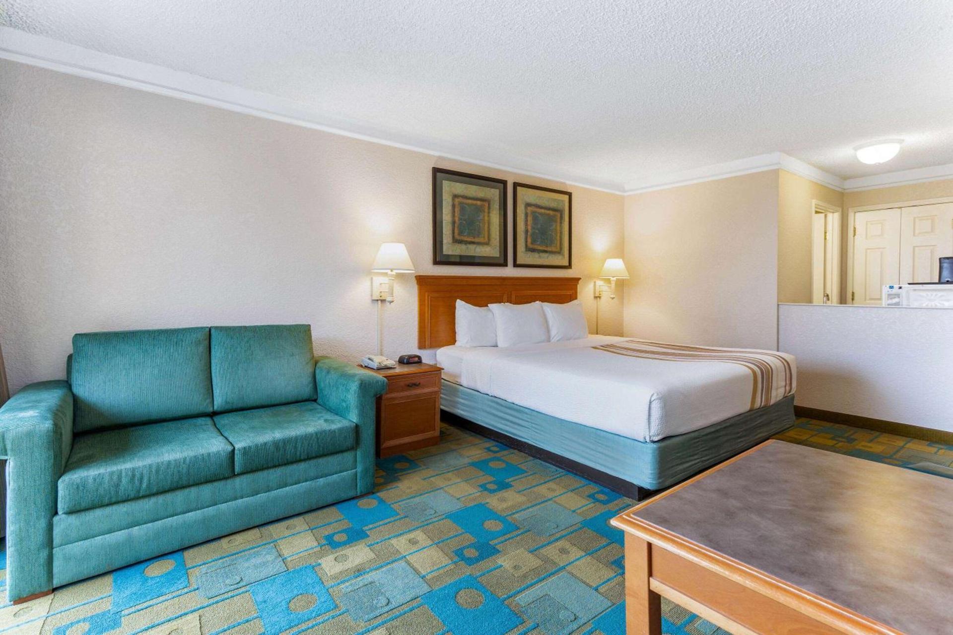 La Quinta by Wyndham Redding photo 13