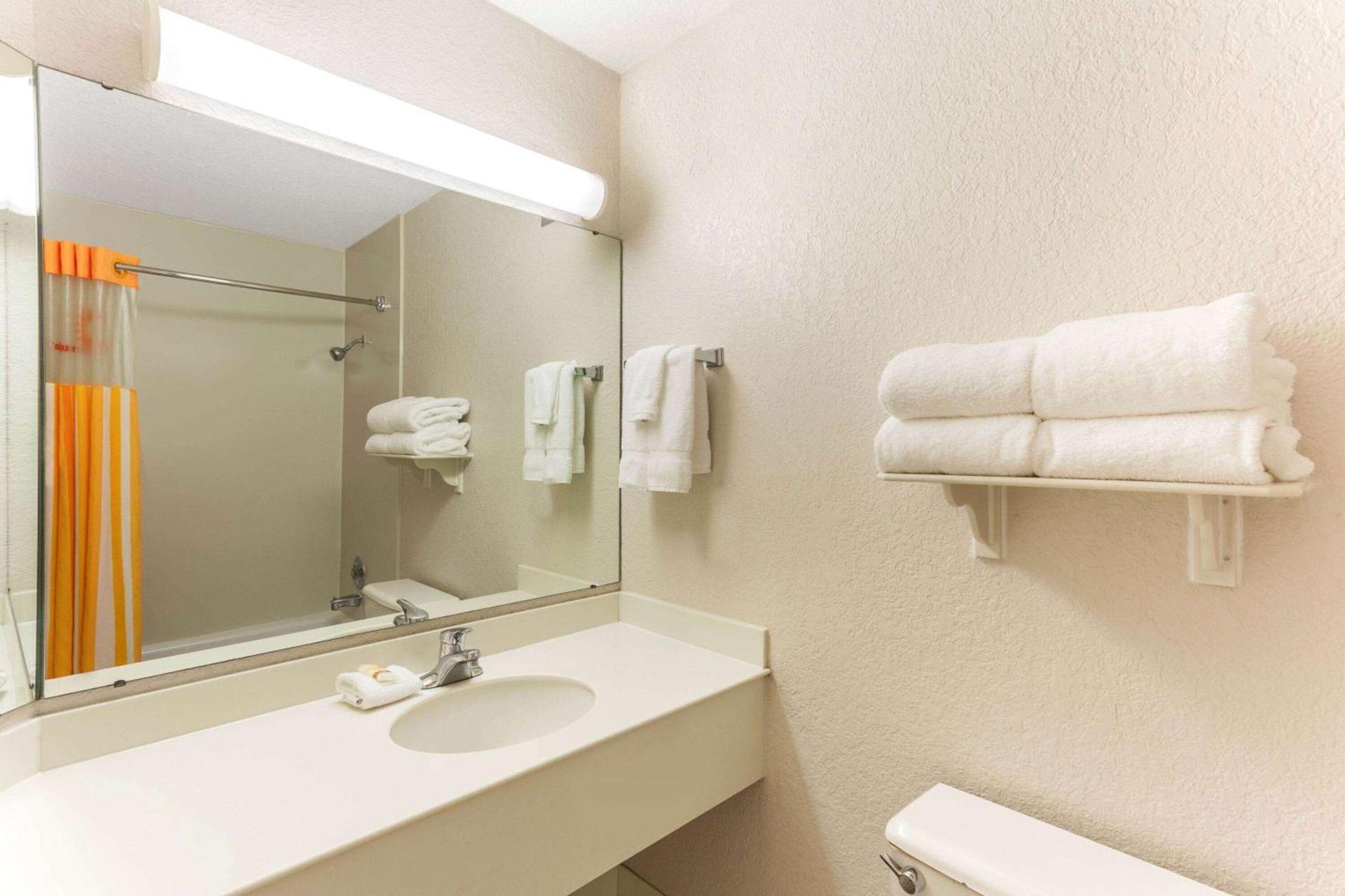 La Quinta by Wyndham Redding photo 31