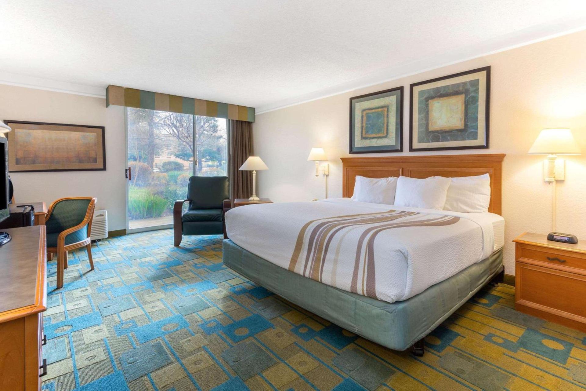 La Quinta by Wyndham Redding photo 20