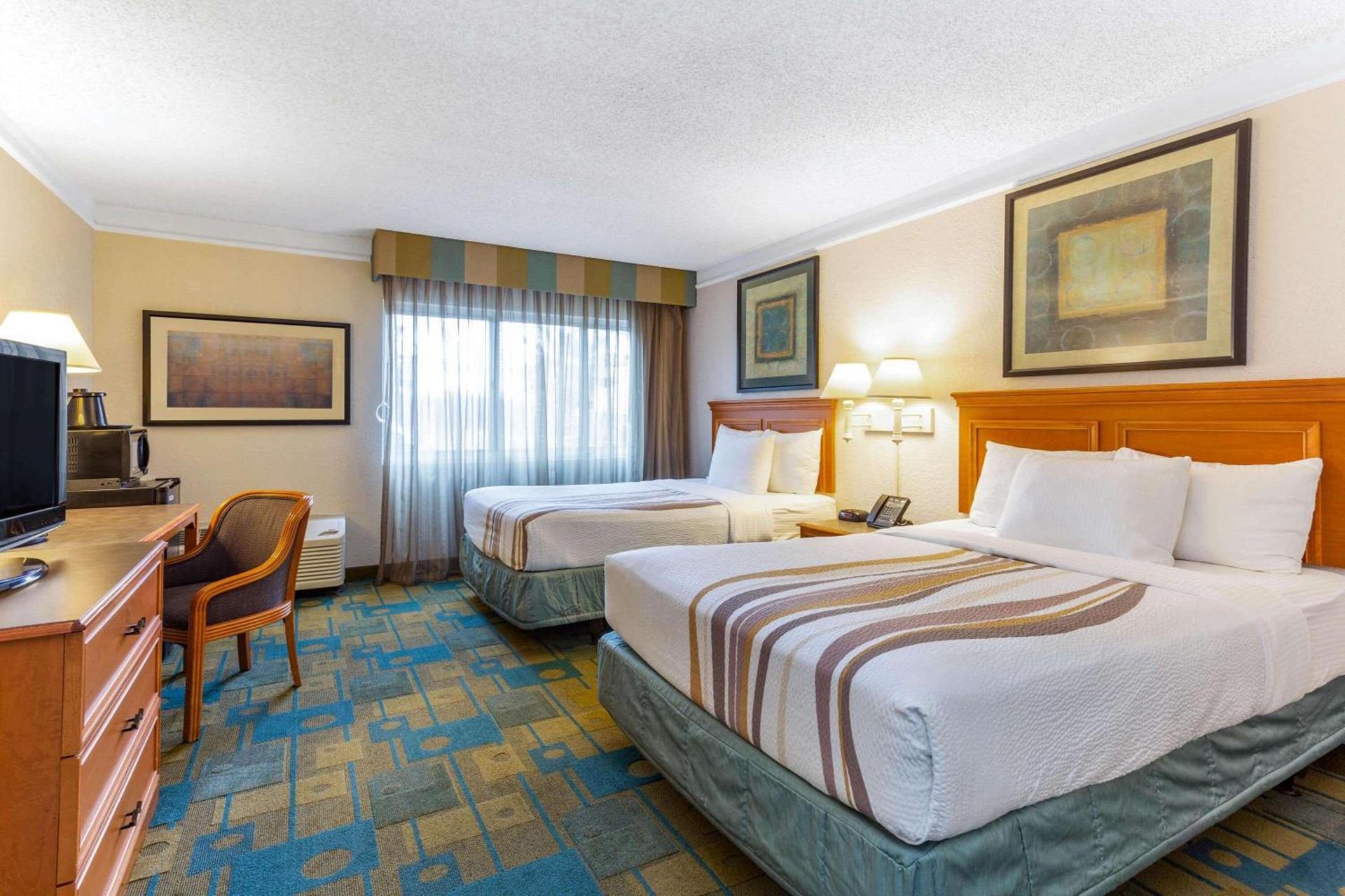 La Quinta by Wyndham Redding photo 12