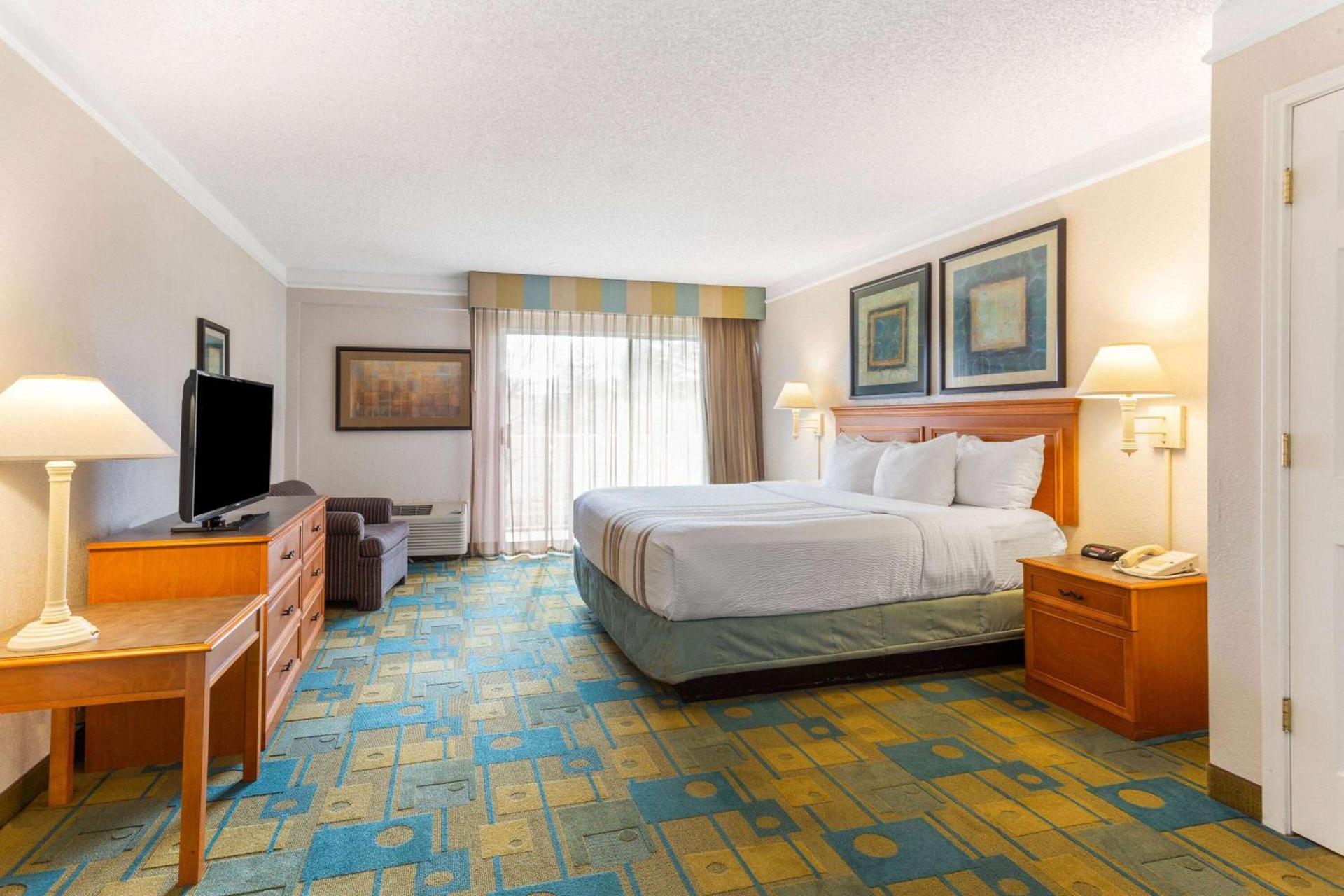 La Quinta by Wyndham Redding photo 14
