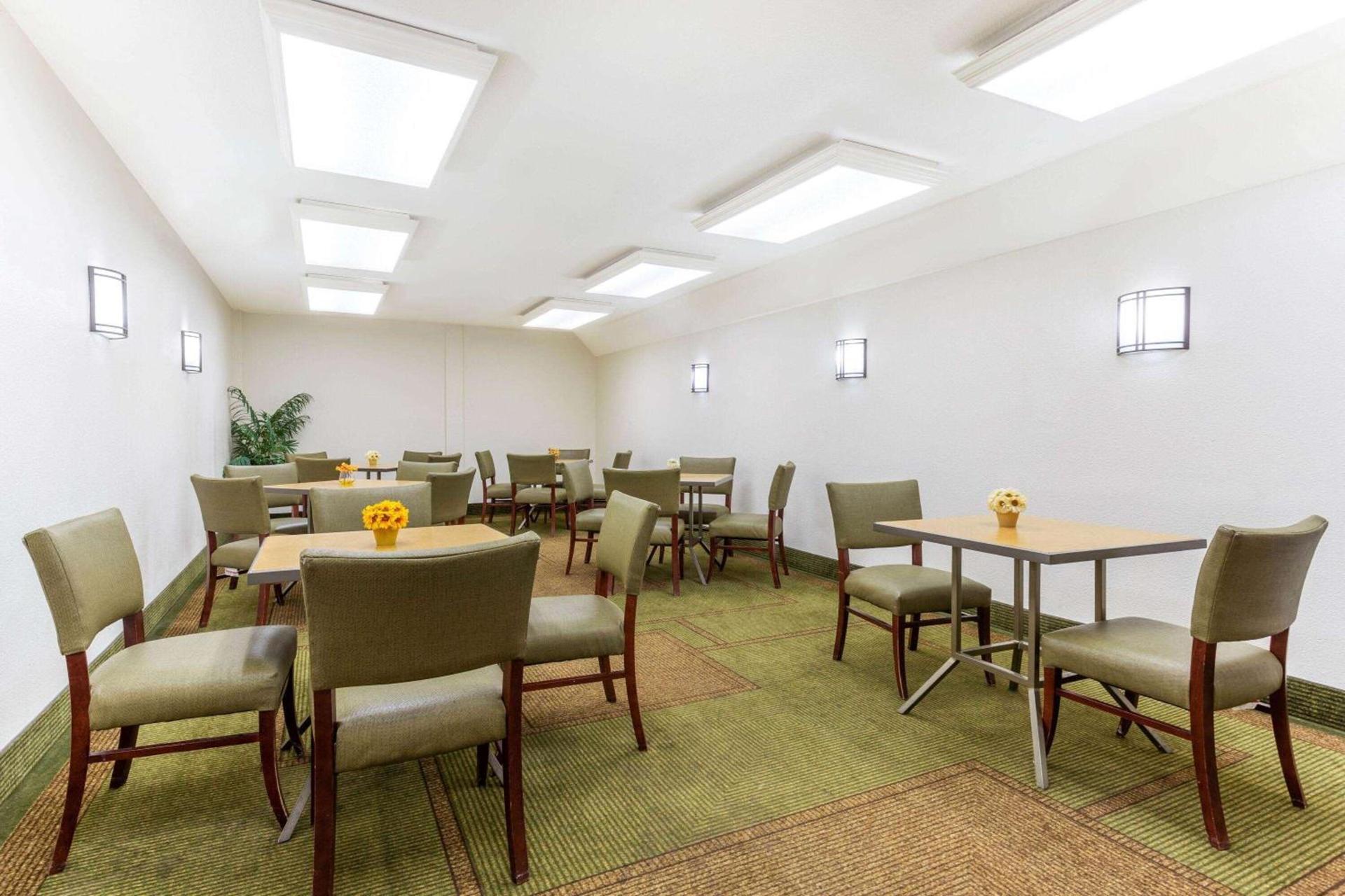 La Quinta by Wyndham Redding photo 18