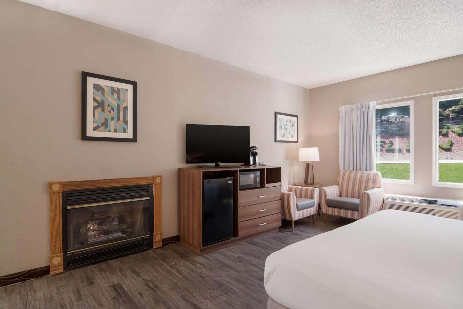 SureStay Hotel by Best Western Helen Downtown photo 21