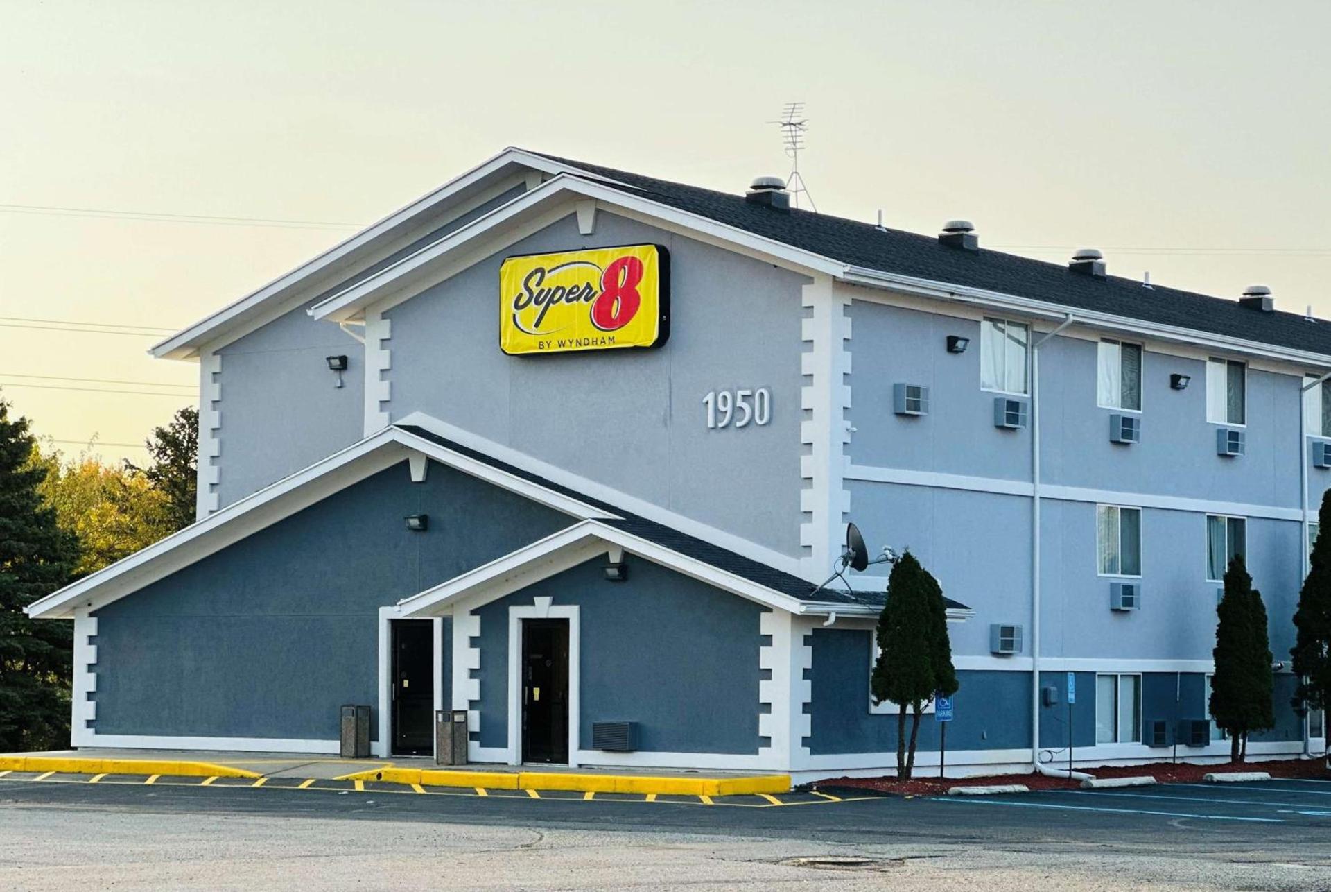 Super 8 by Wyndham Benton Harbor St Joseph — hotel in Benton Harbor