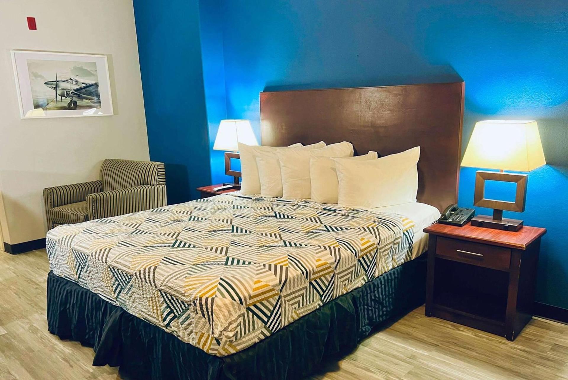 Baymont by Wyndham Ridgecrest photo 4