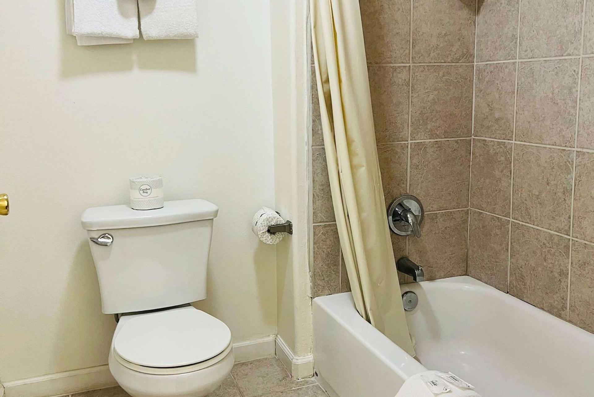 Baymont by Wyndham Ridgecrest photo 9