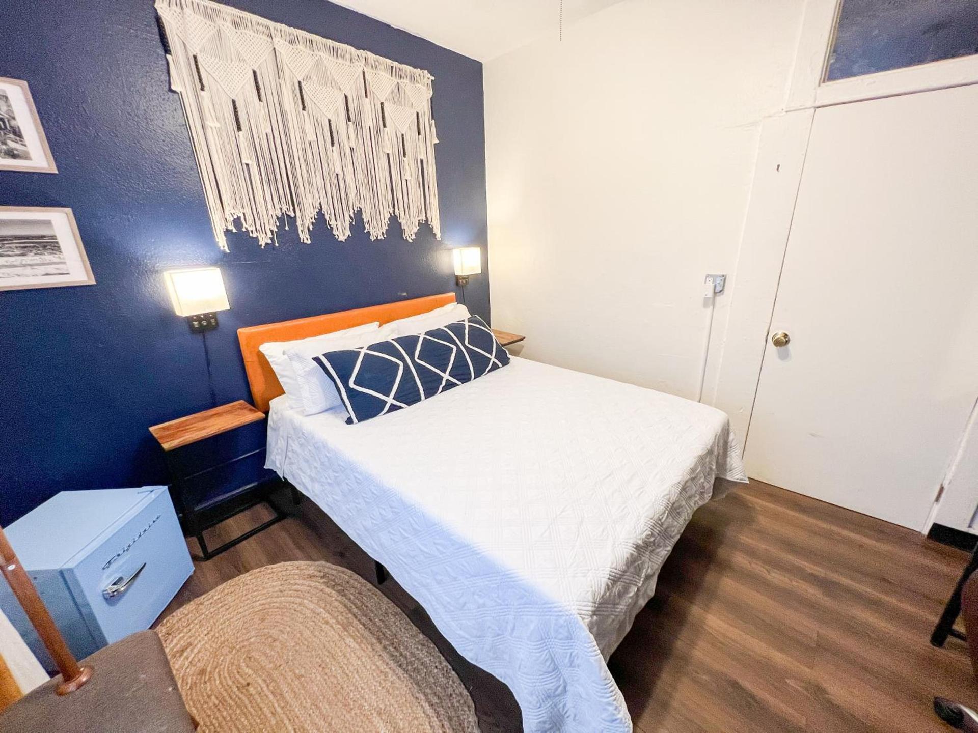 ITH San Diego Mission Beach Backpacker Hostel photo 25