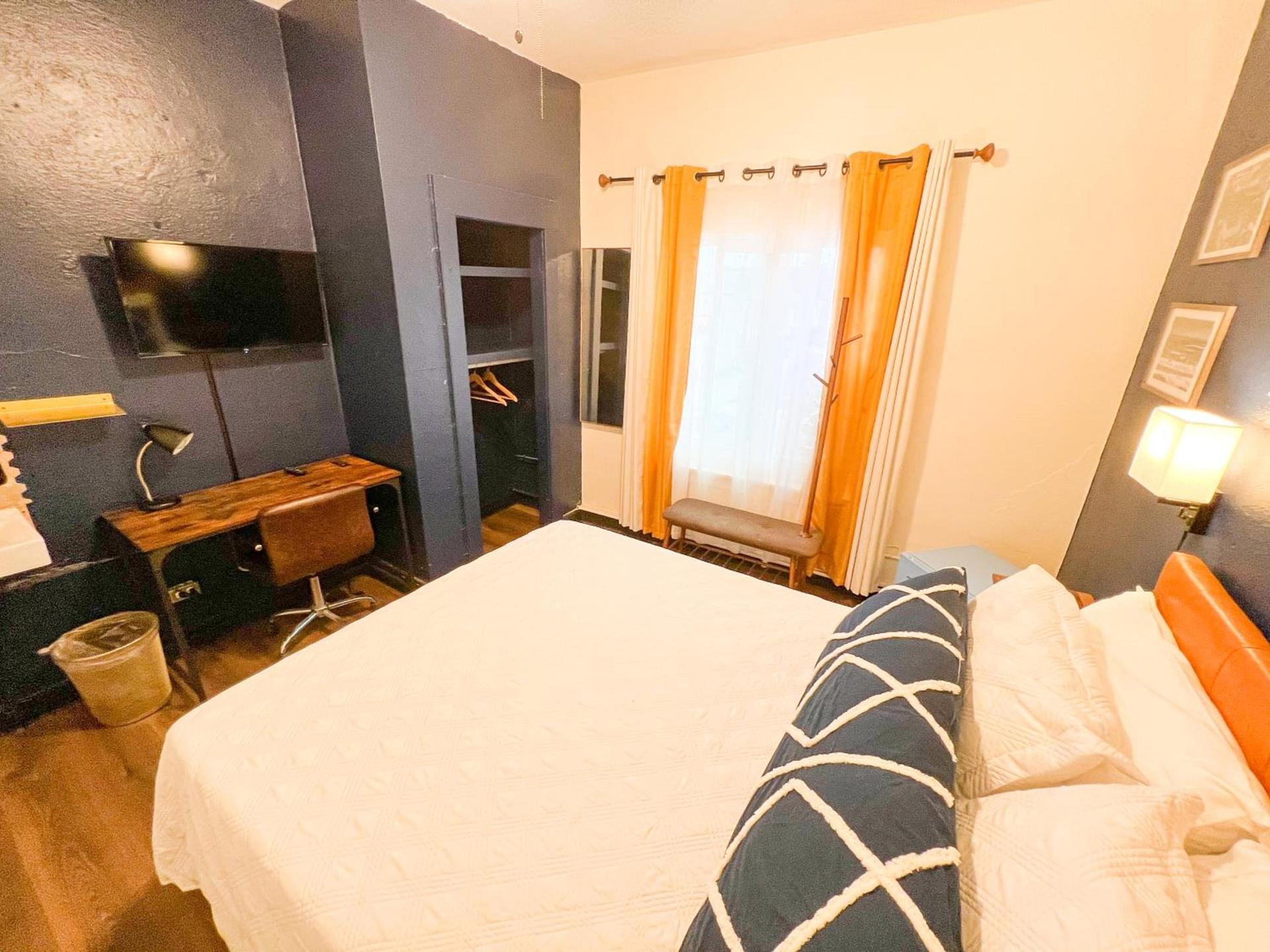 ITH San Diego Mission Beach Backpacker Hostel photo 18