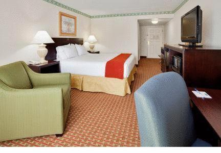 Holiday Inn Express Hotel & Suites Easton by IHG photo 3