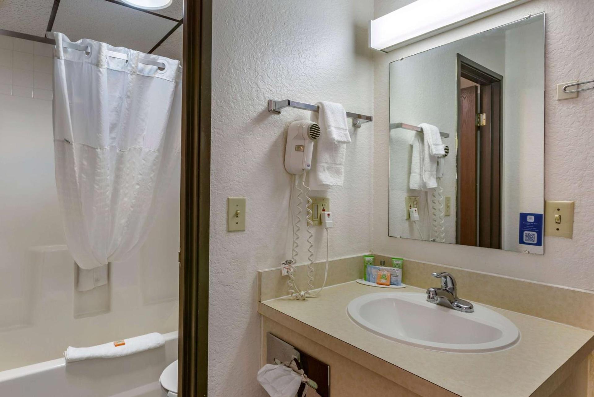 Howard Johnson by Wyndham Billings photo 27