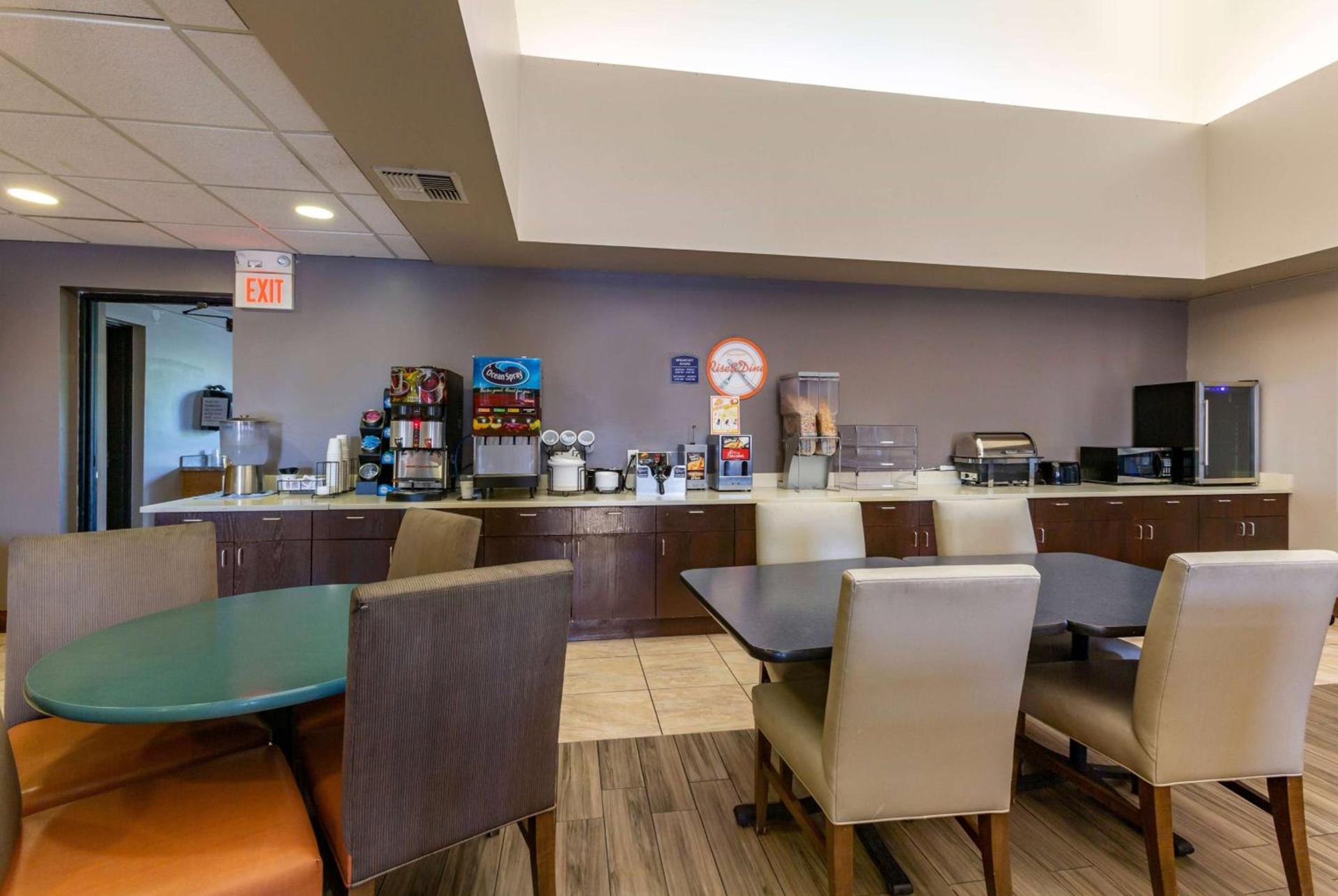 Howard Johnson by Wyndham Billings photo 35