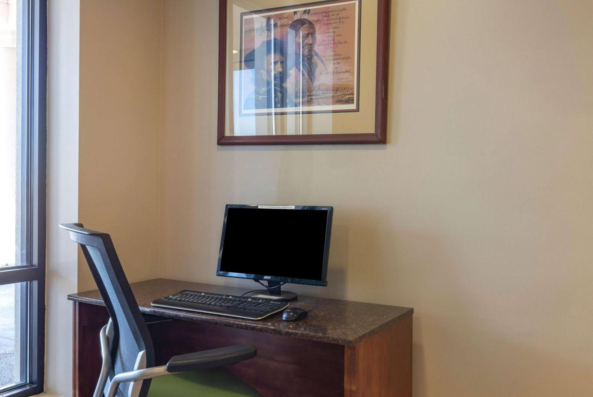 Howard Johnson by Wyndham Billings photo 36