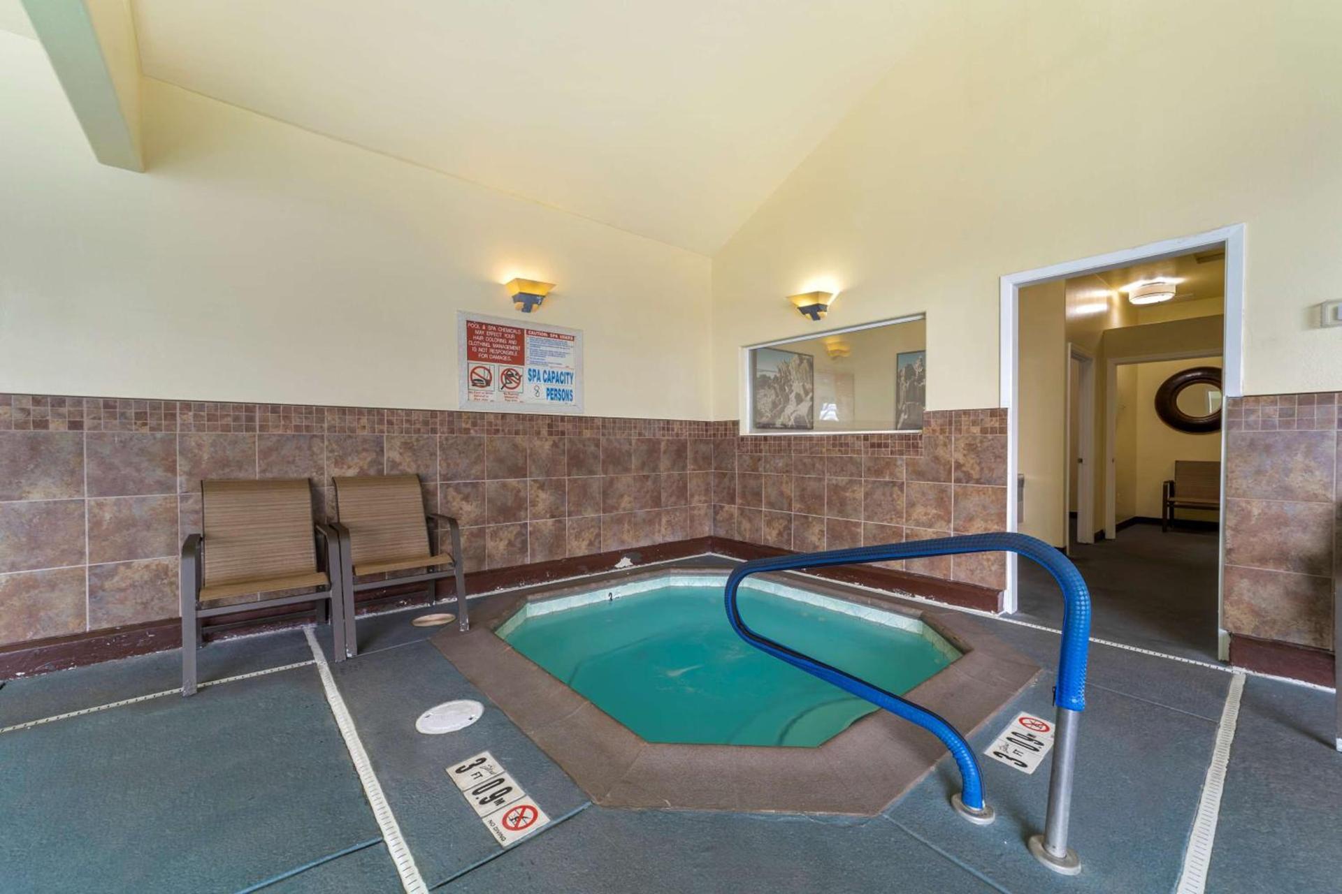 Best Western Plus Northwoods Inn photo 2