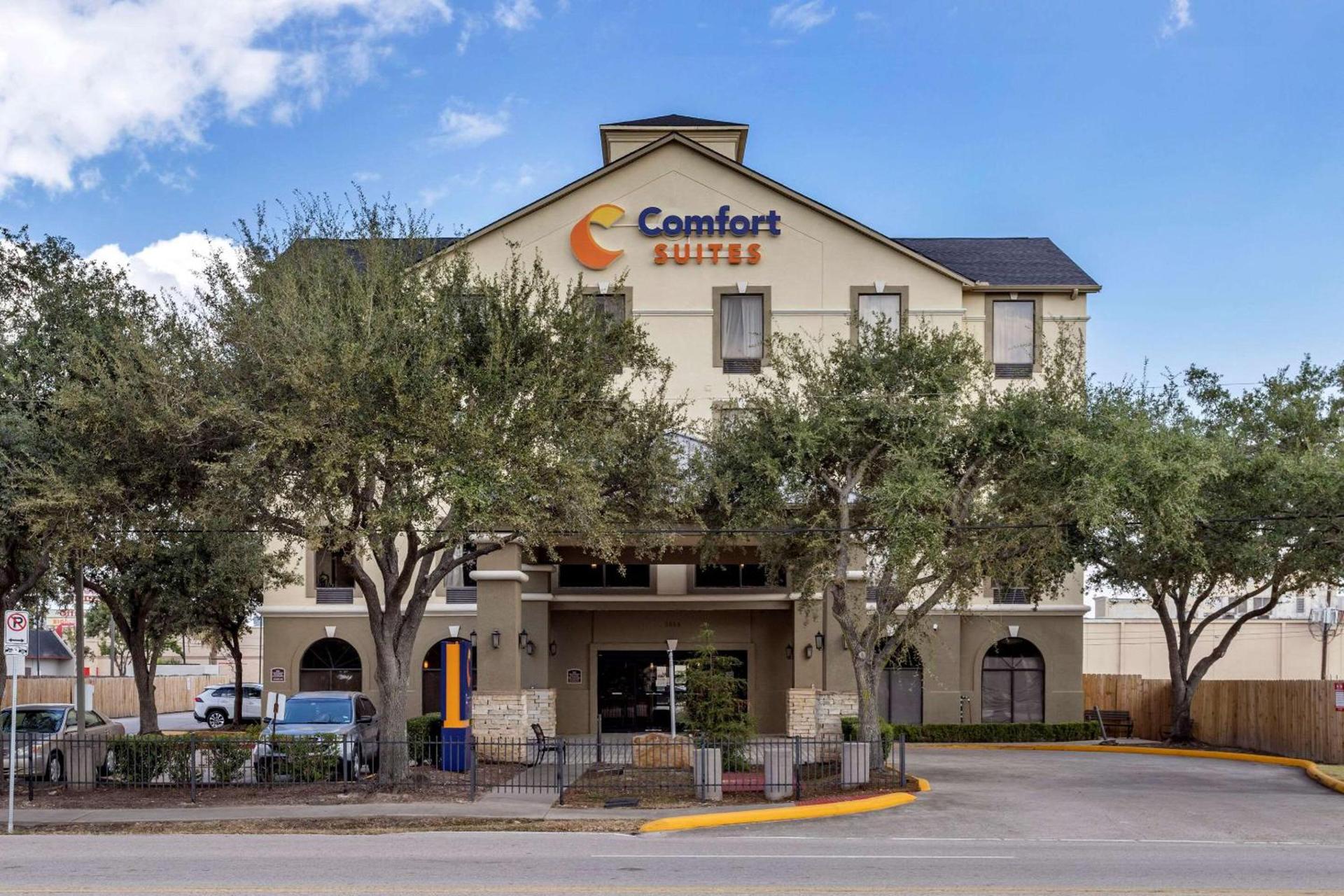 Comfort Suites Houston near Medical Center- NRG Stadium photo 1