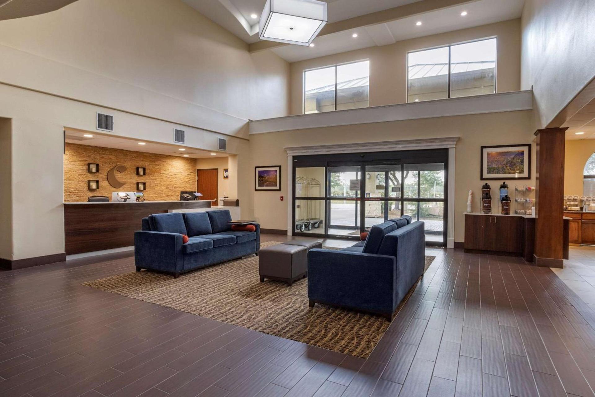 Comfort Suites Houston near Medical Center- NRG Stadium photo 3