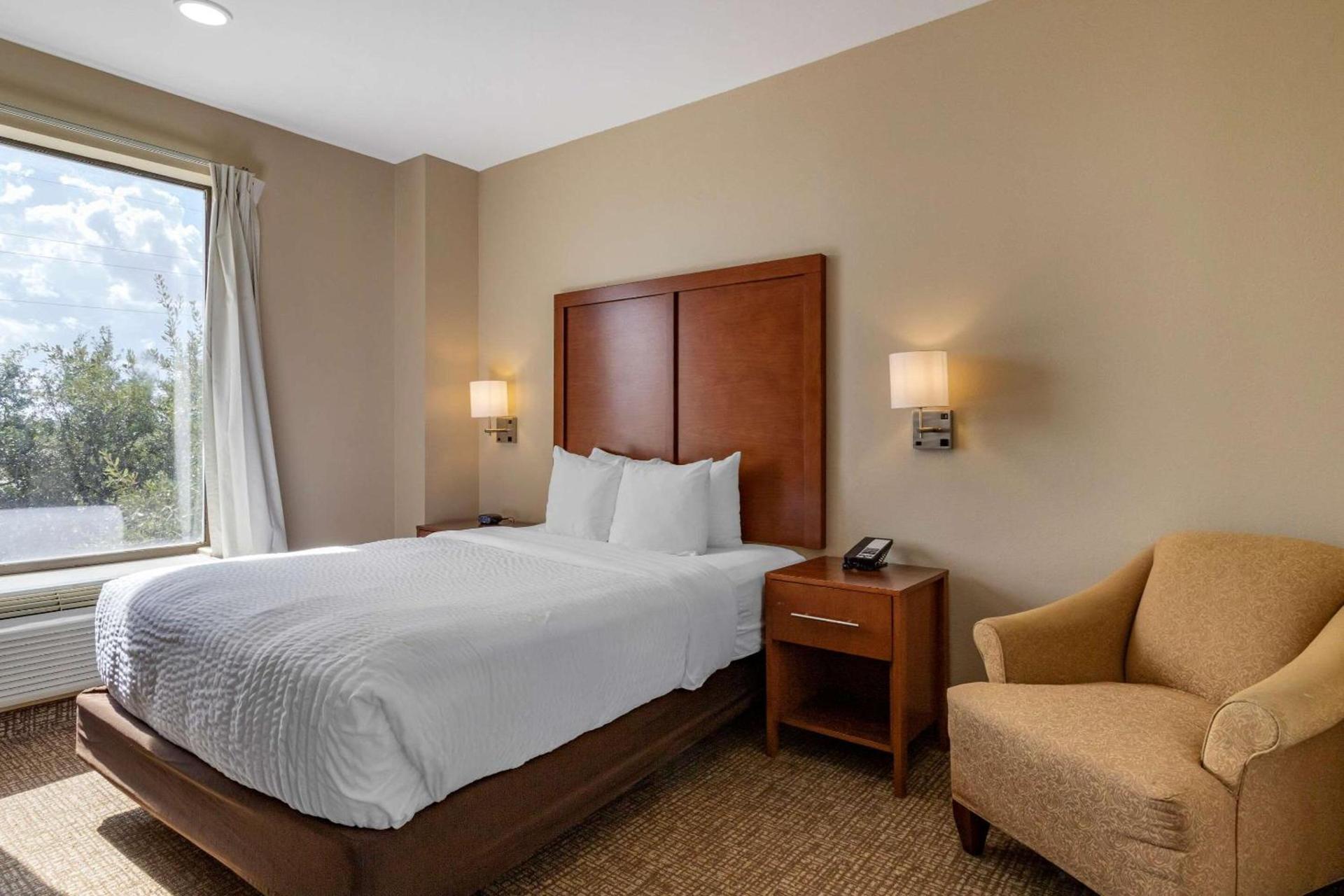 Comfort Suites Houston near Medical Center- NRG Stadium photo 7