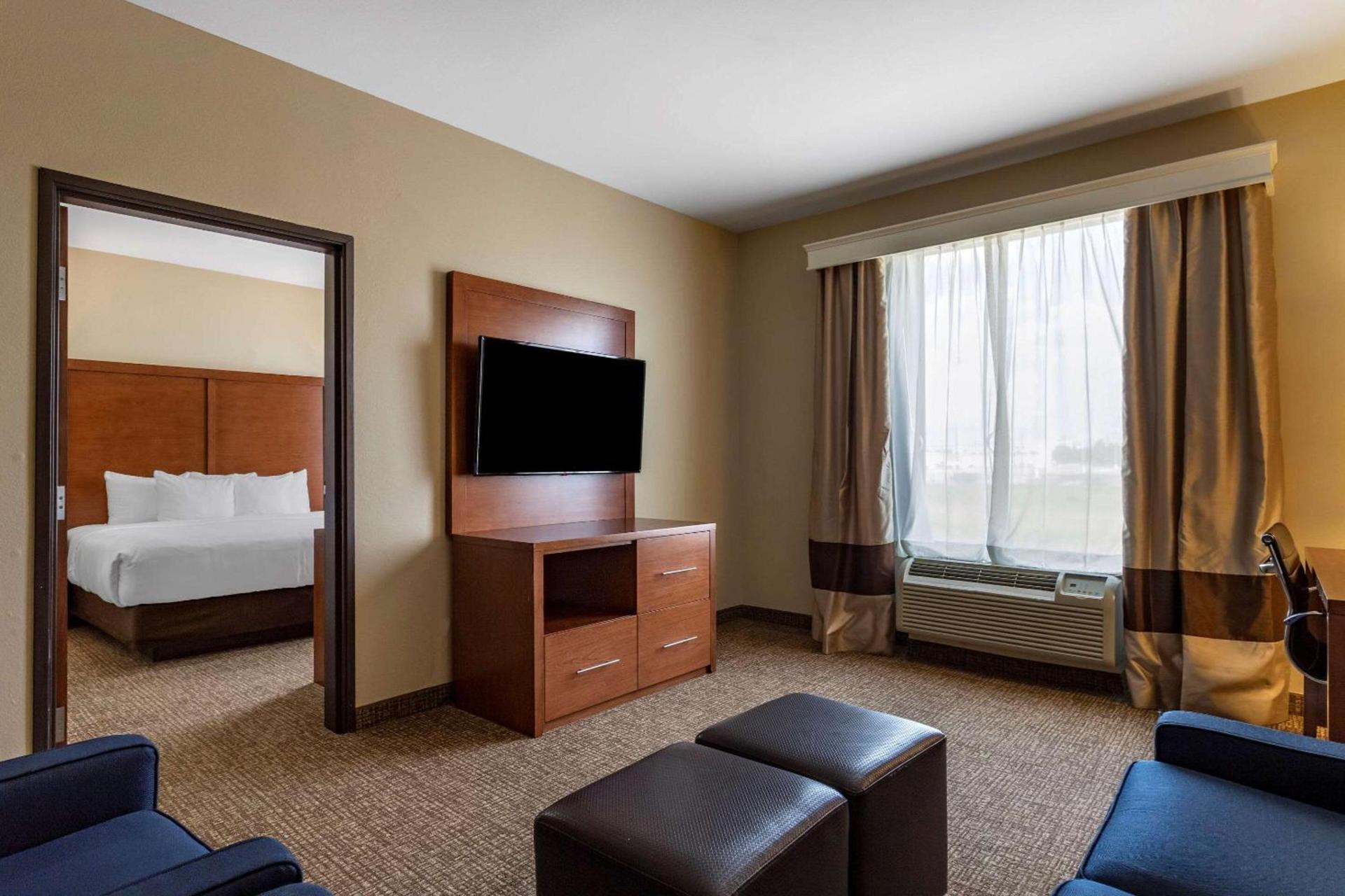 Comfort Suites Houston near Medical Center- NRG Stadium photo 14