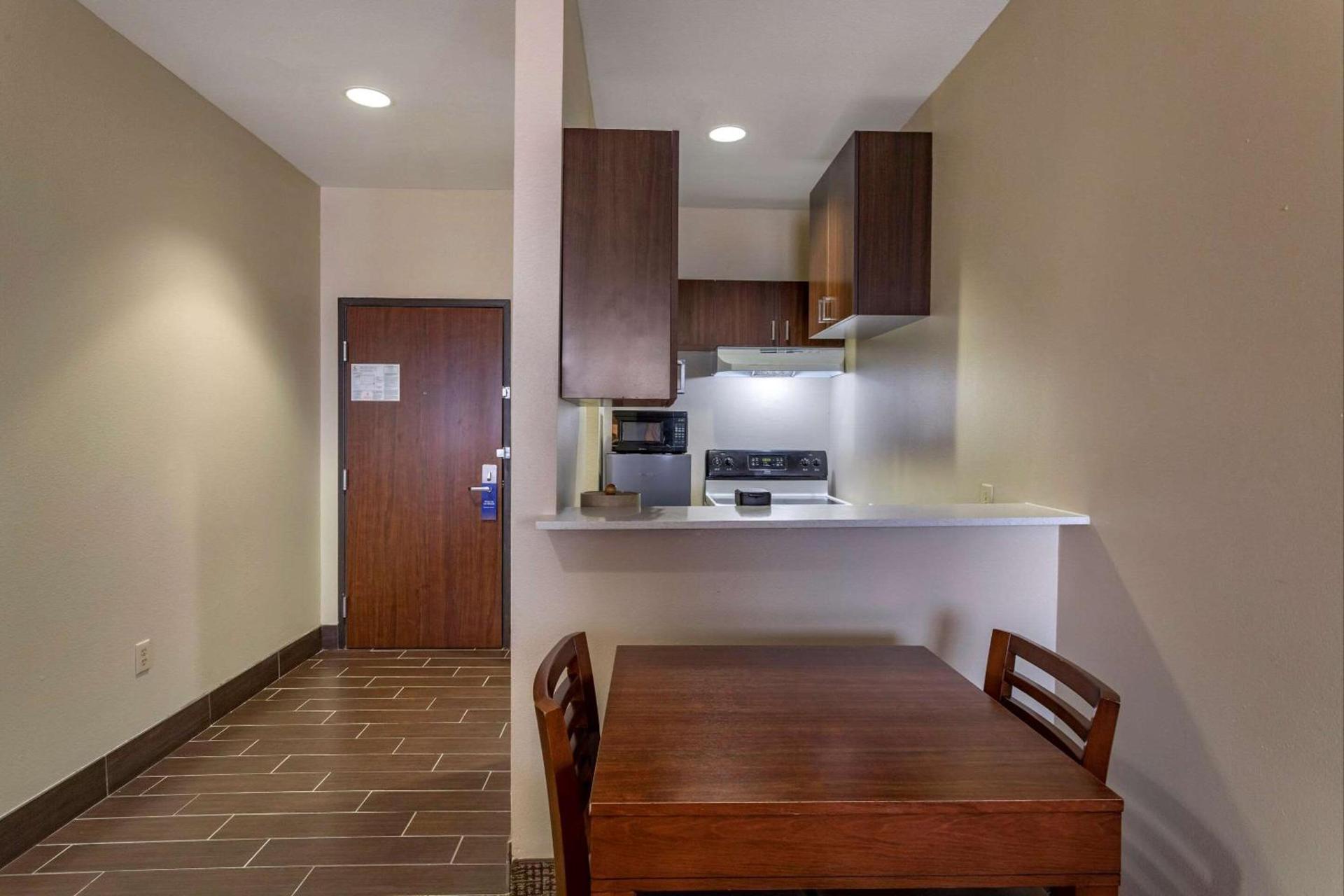 Comfort Suites Houston near Medical Center- NRG Stadium photo 15