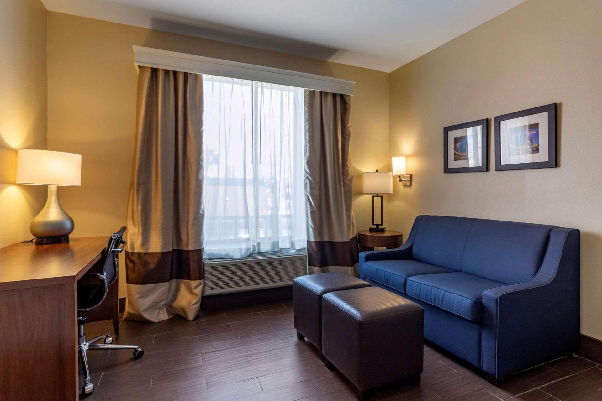 Comfort Suites Houston near Medical Center- NRG Stadium photo 18