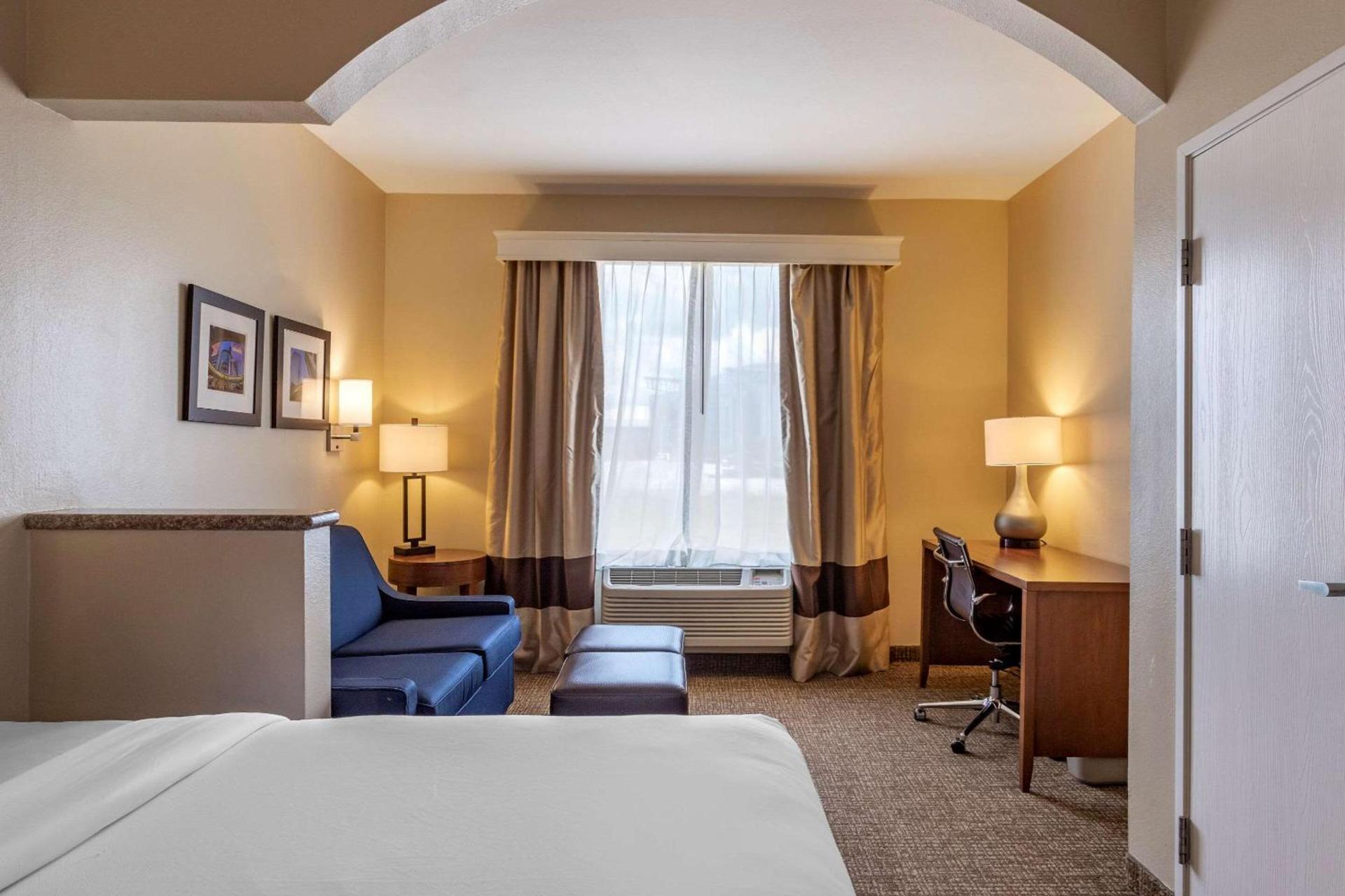 Comfort Suites Houston near Medical Center- NRG Stadium photo 24