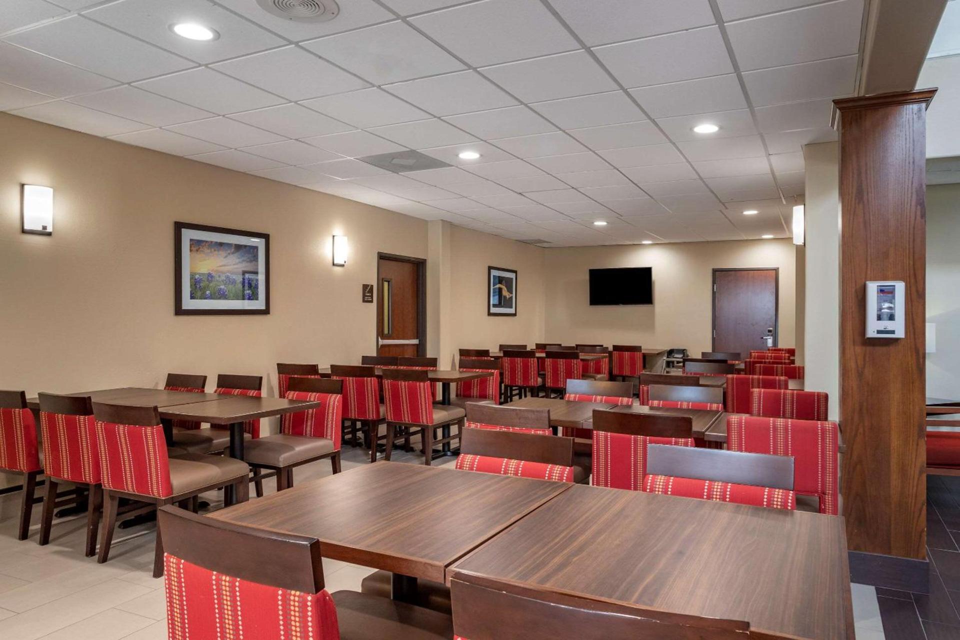 Comfort Suites Houston near Medical Center- NRG Stadium photo 28