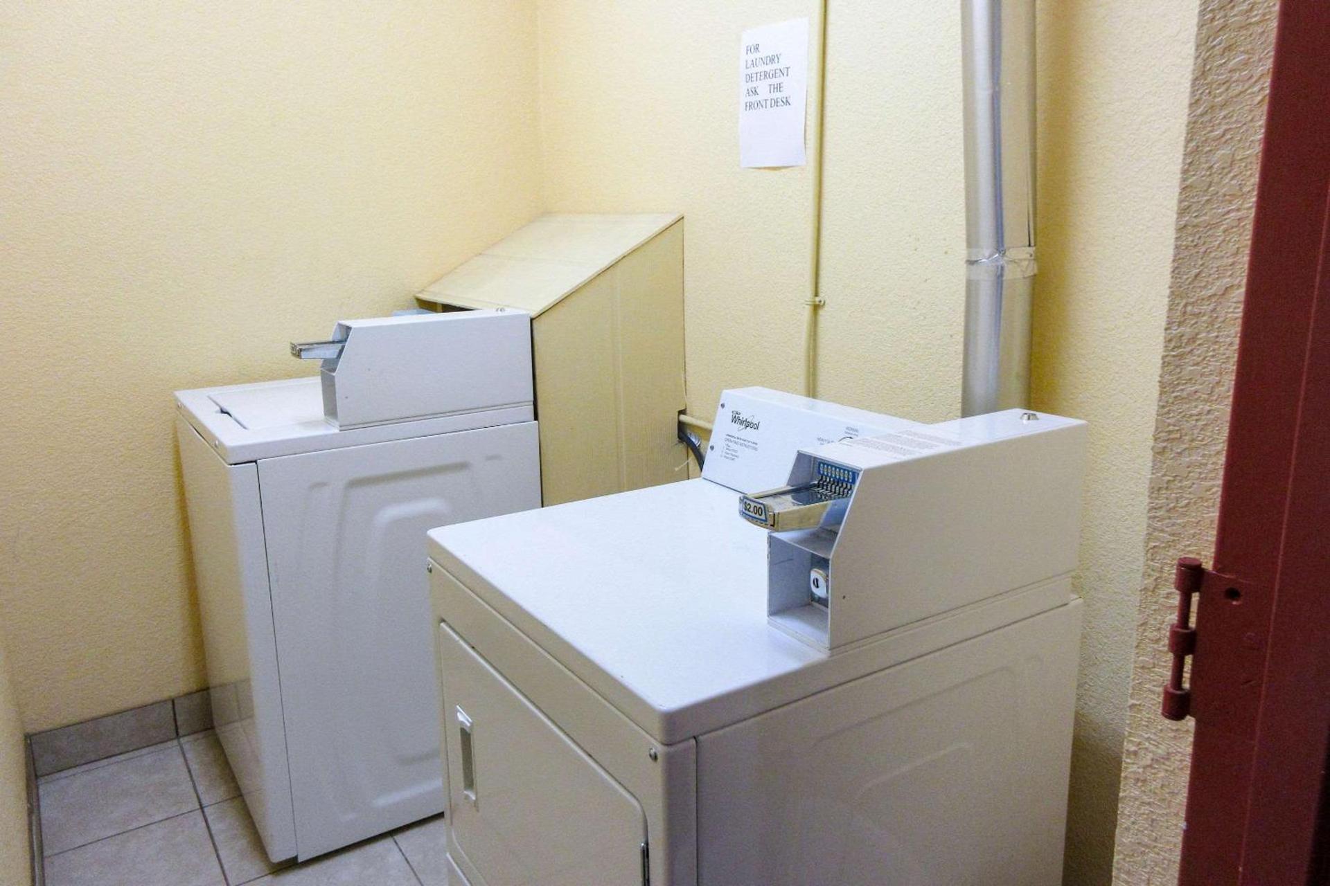 Executive Inn photo 17